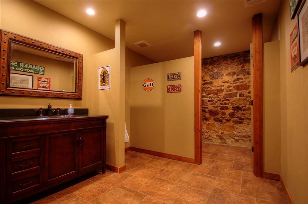 107 E Grayson St Property Photo 16