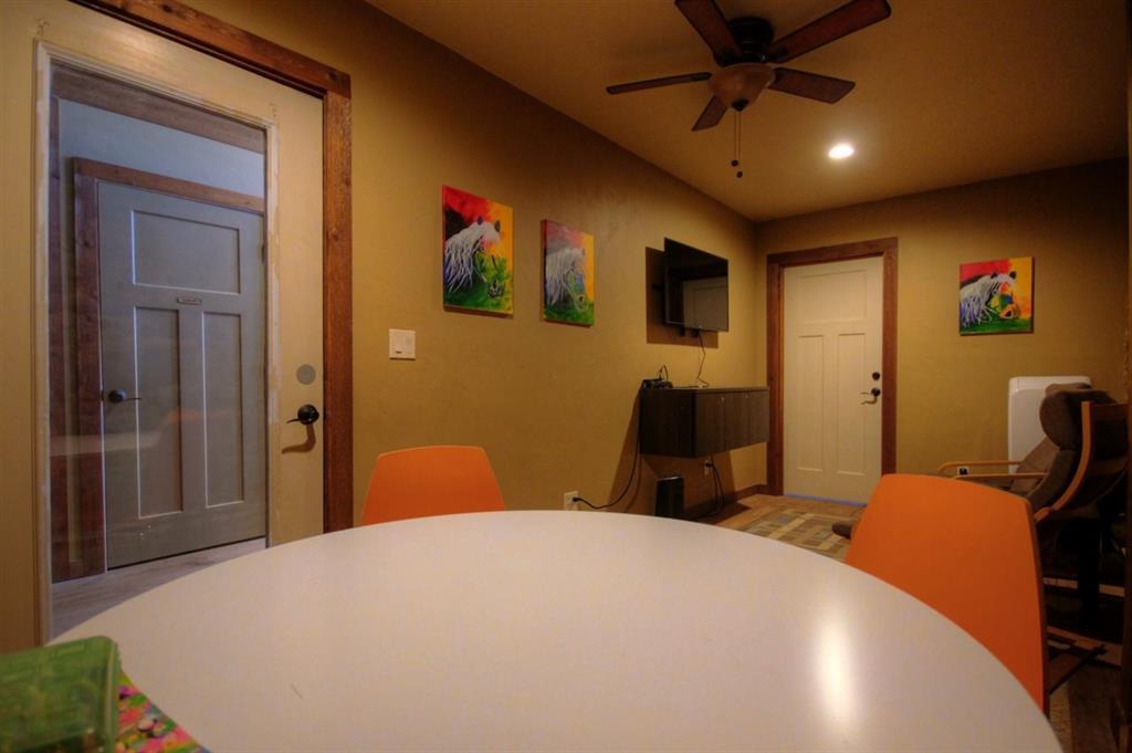 107 E Grayson St Property Photo 17