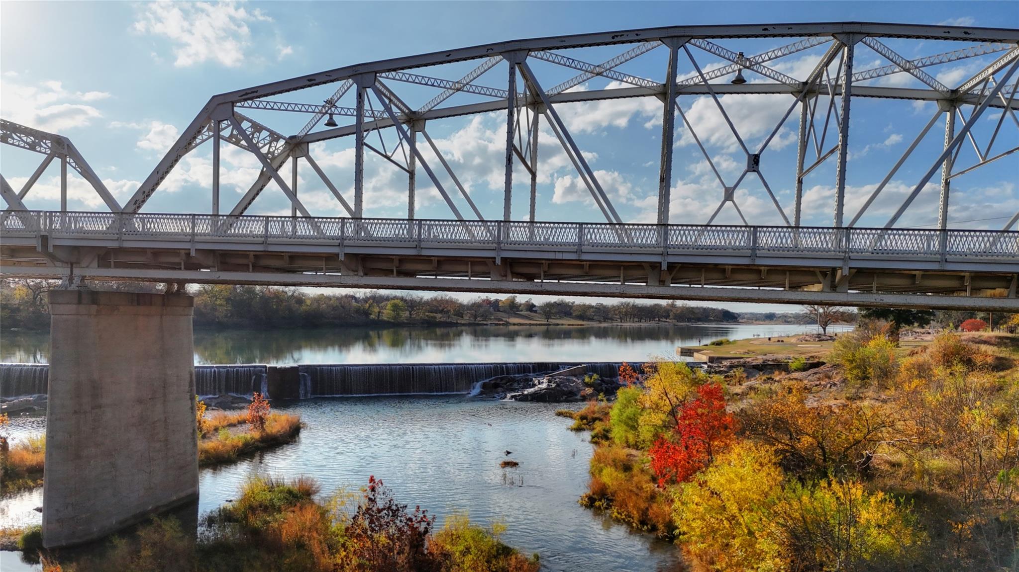 107 E Grayson St Property Photo 23