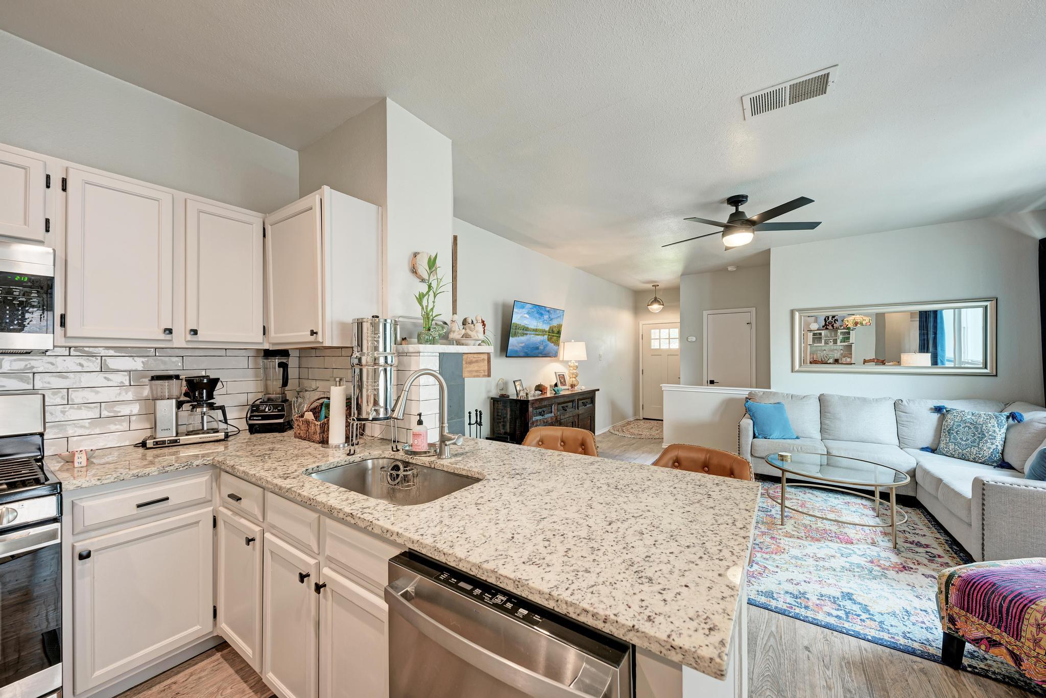 922 Thackeray Ln Property Photo 14