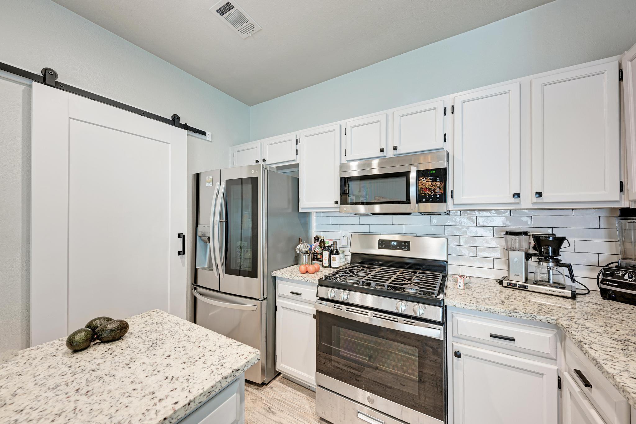 922 Thackeray Ln Property Photo 16