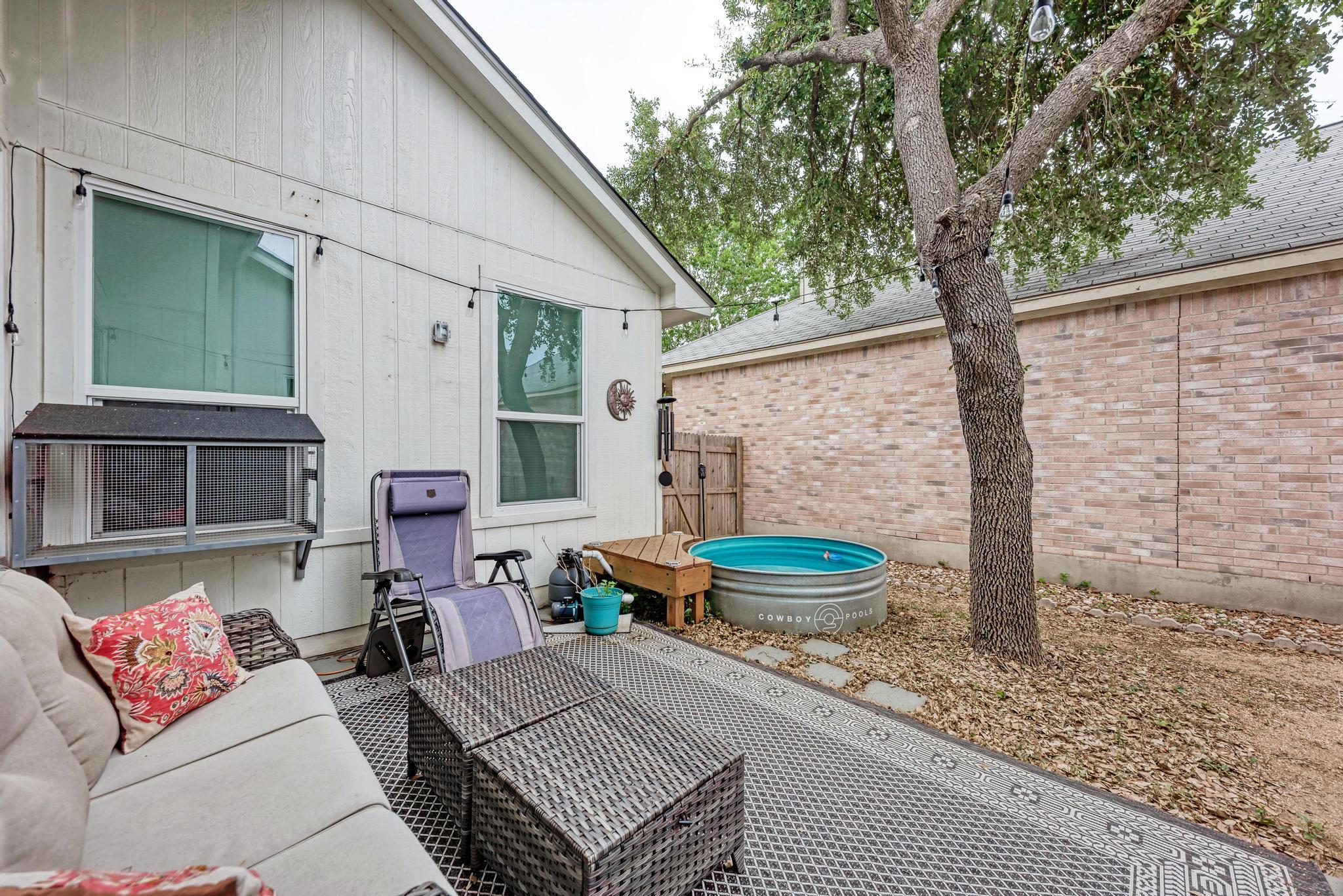922 Thackeray Ln Property Photo 28