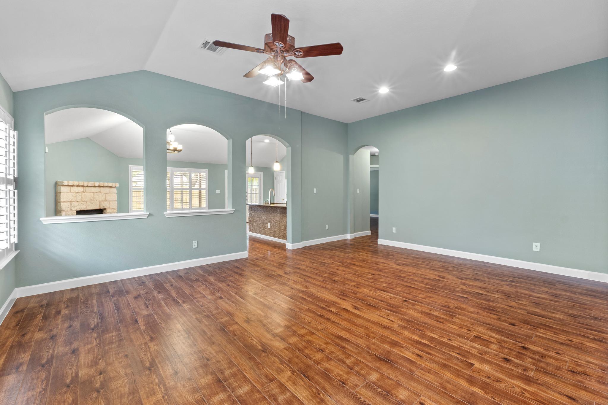 1310 Brighton Bend Ln Property Photo 5