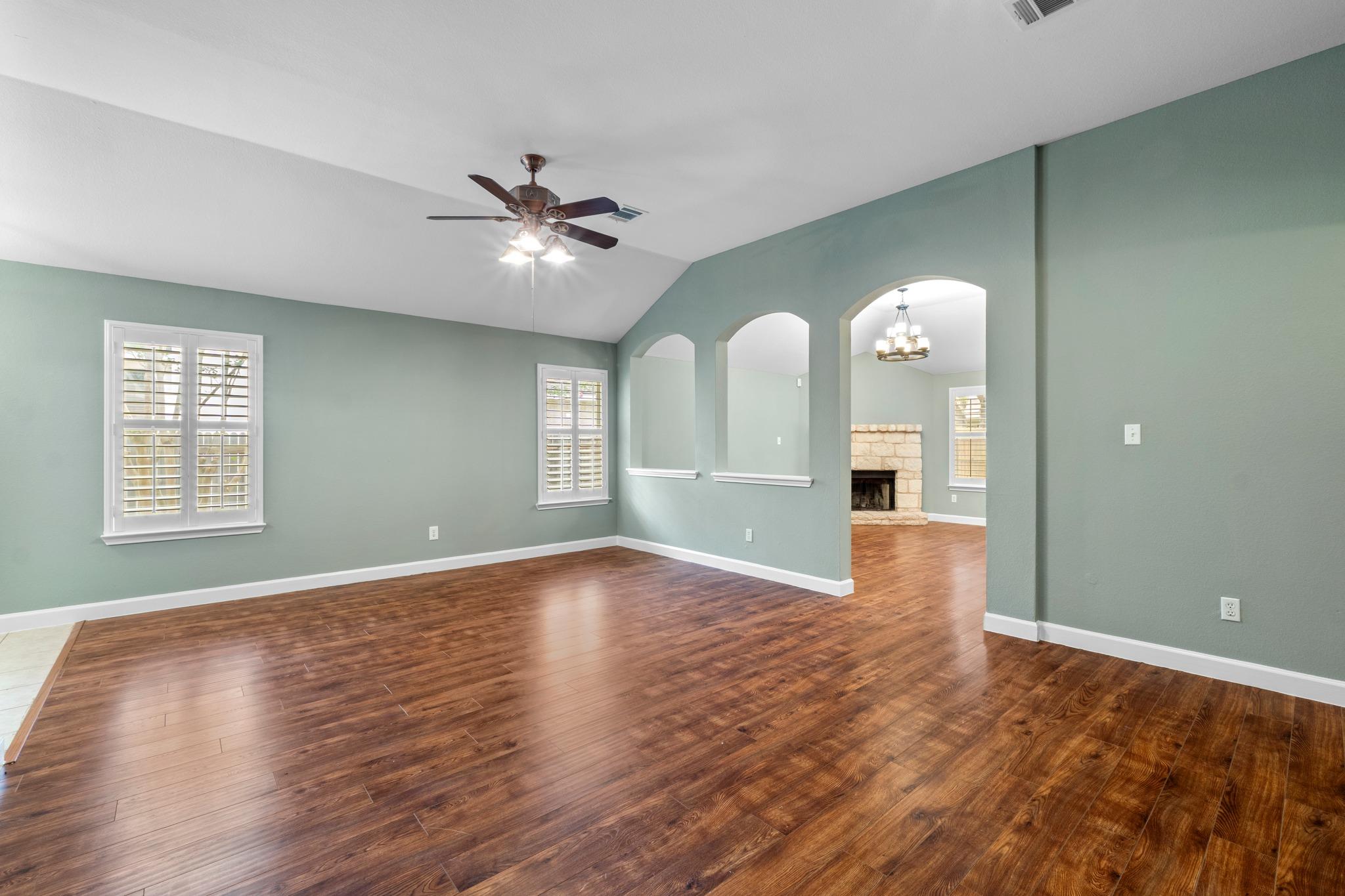 1310 Brighton Bend Ln Property Photo 6