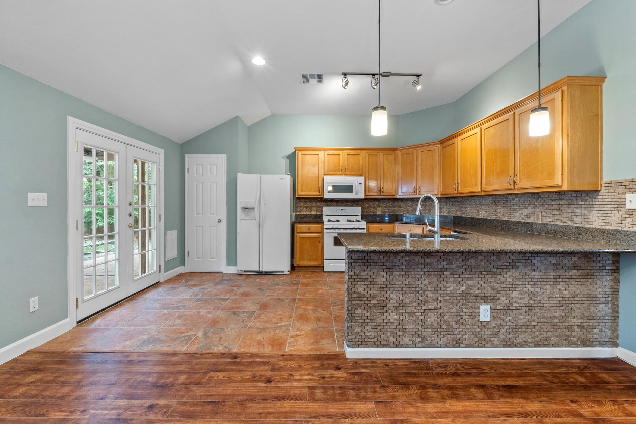 1310 Brighton Bend Ln Property Photo 12