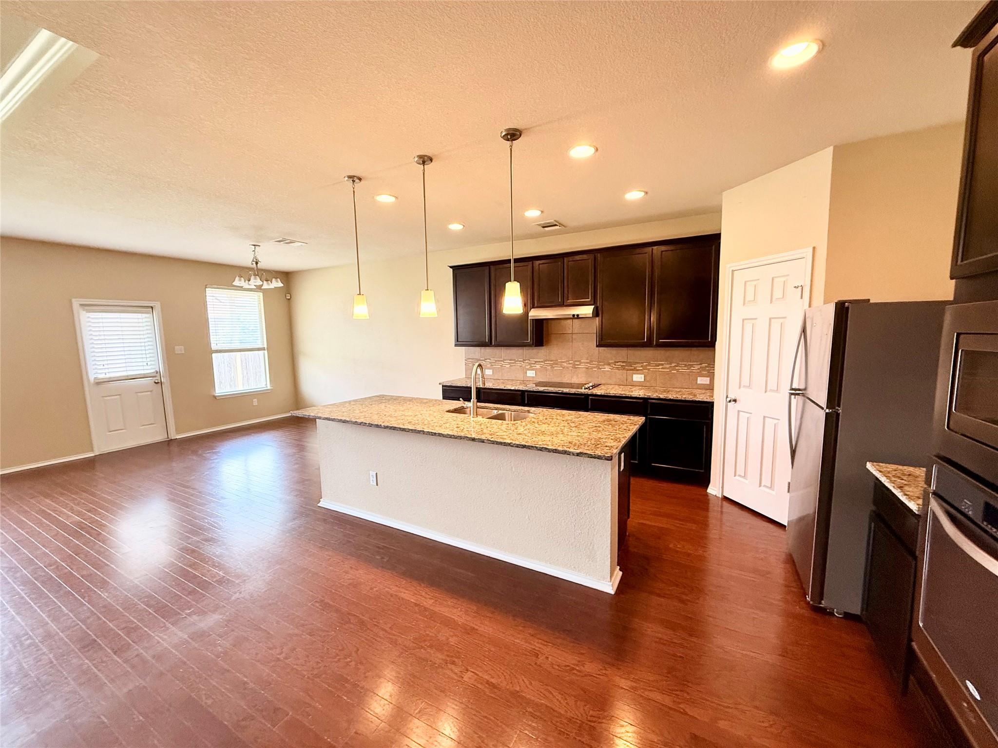 1223 Daffodil Dr Property Photo 2