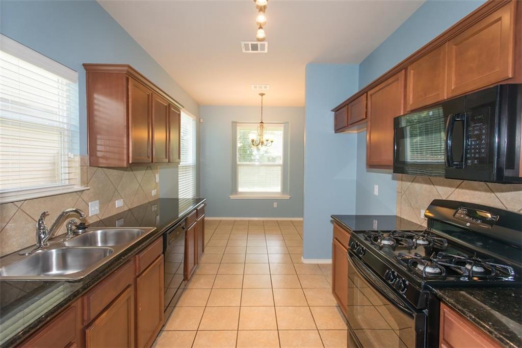 1521 Huckleberry Ln Property Photo 6