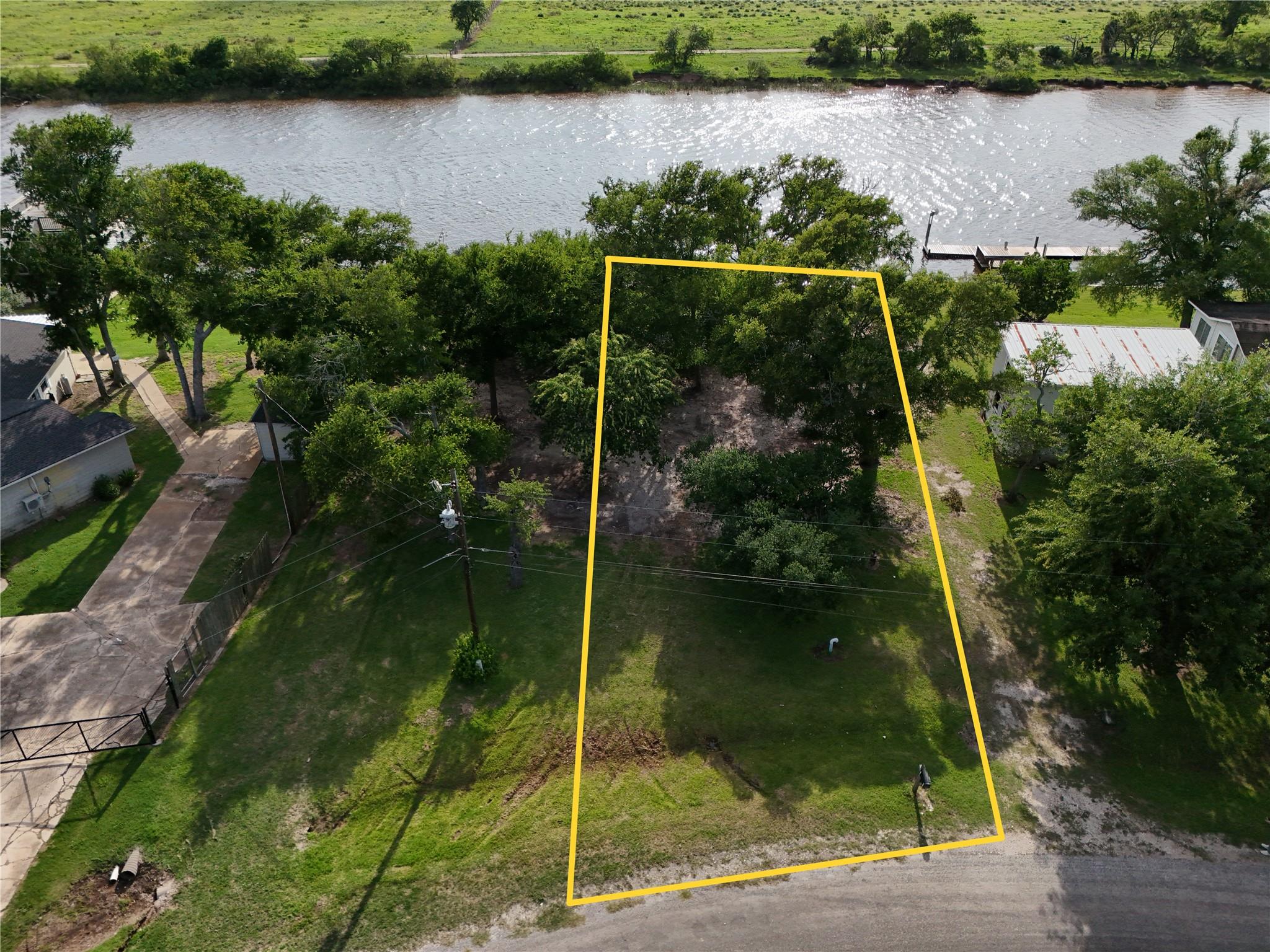 1828 Creekside Dr Property Photo 1