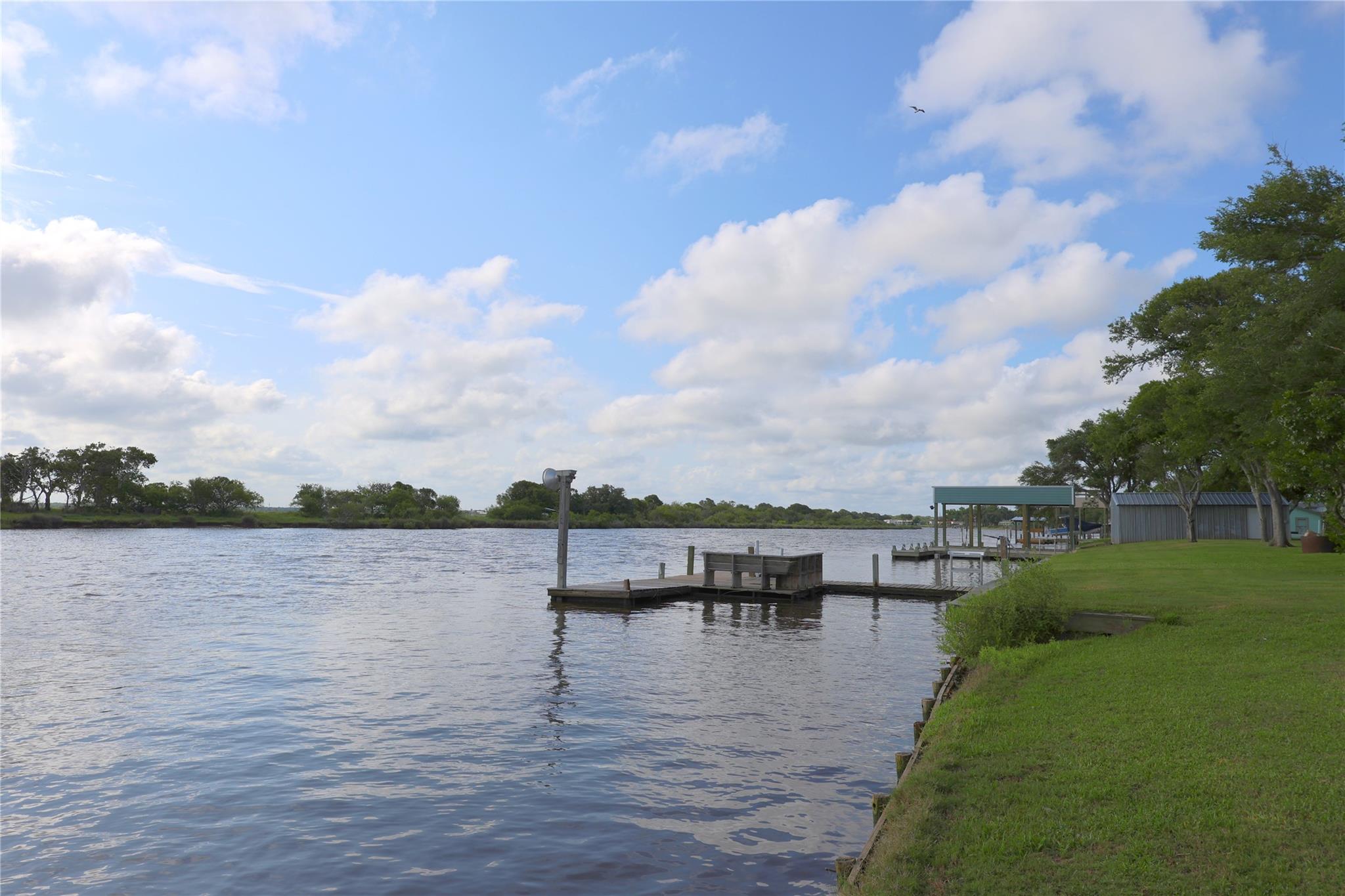 1828 Creekside Dr Property Photo 3