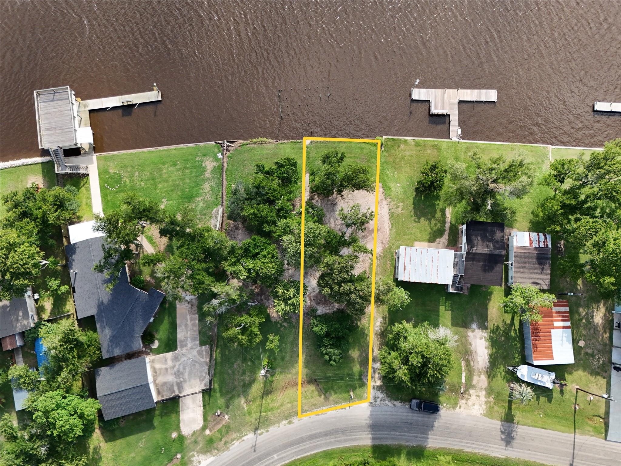 1828 Creekside Dr Property Photo 4