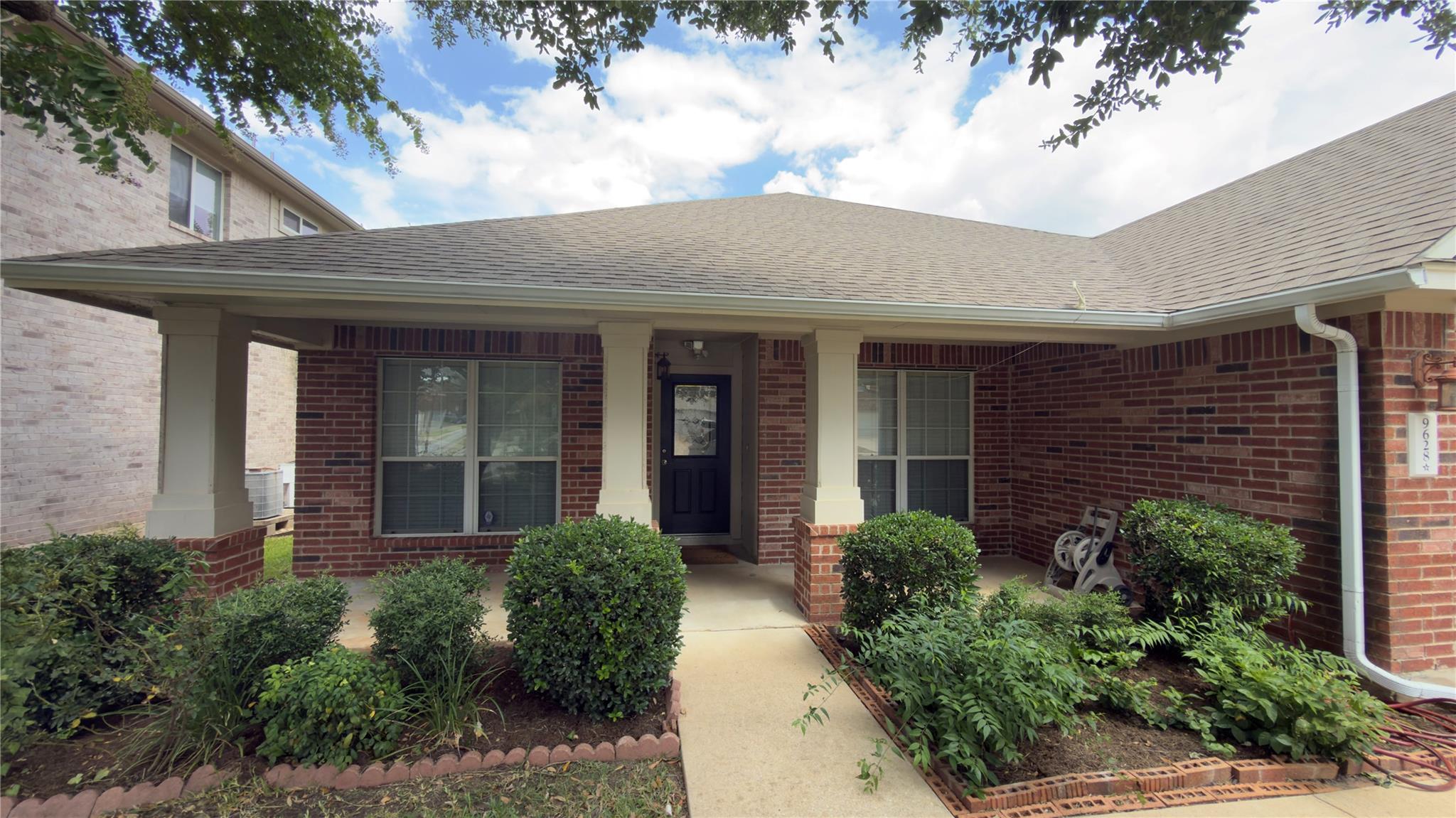 9628 Morgan Creek Dr Property Photo 1