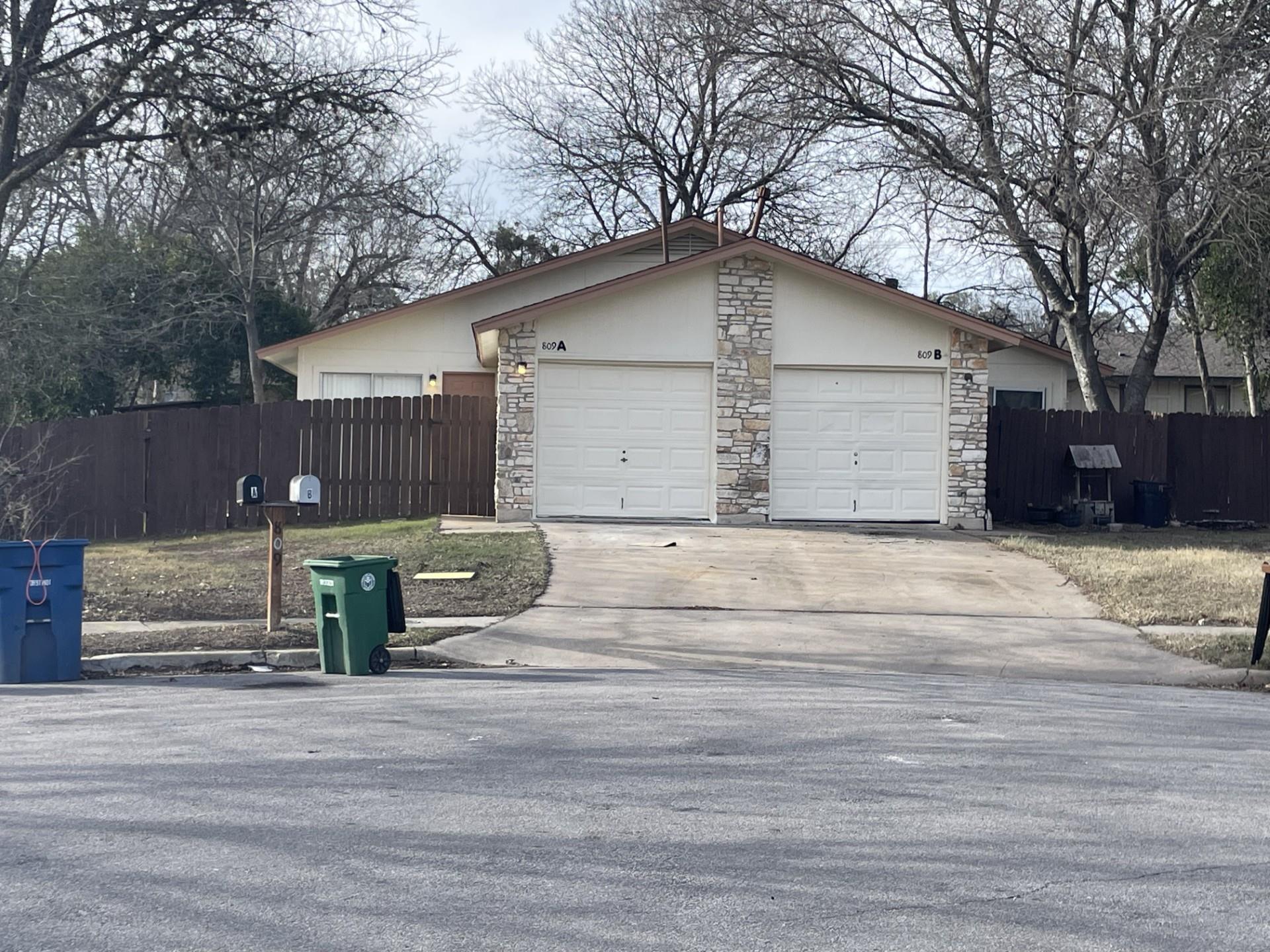 809 Plumpton Dr Property Photo 1