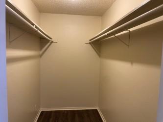 809 Plumpton Dr Property Photo 10