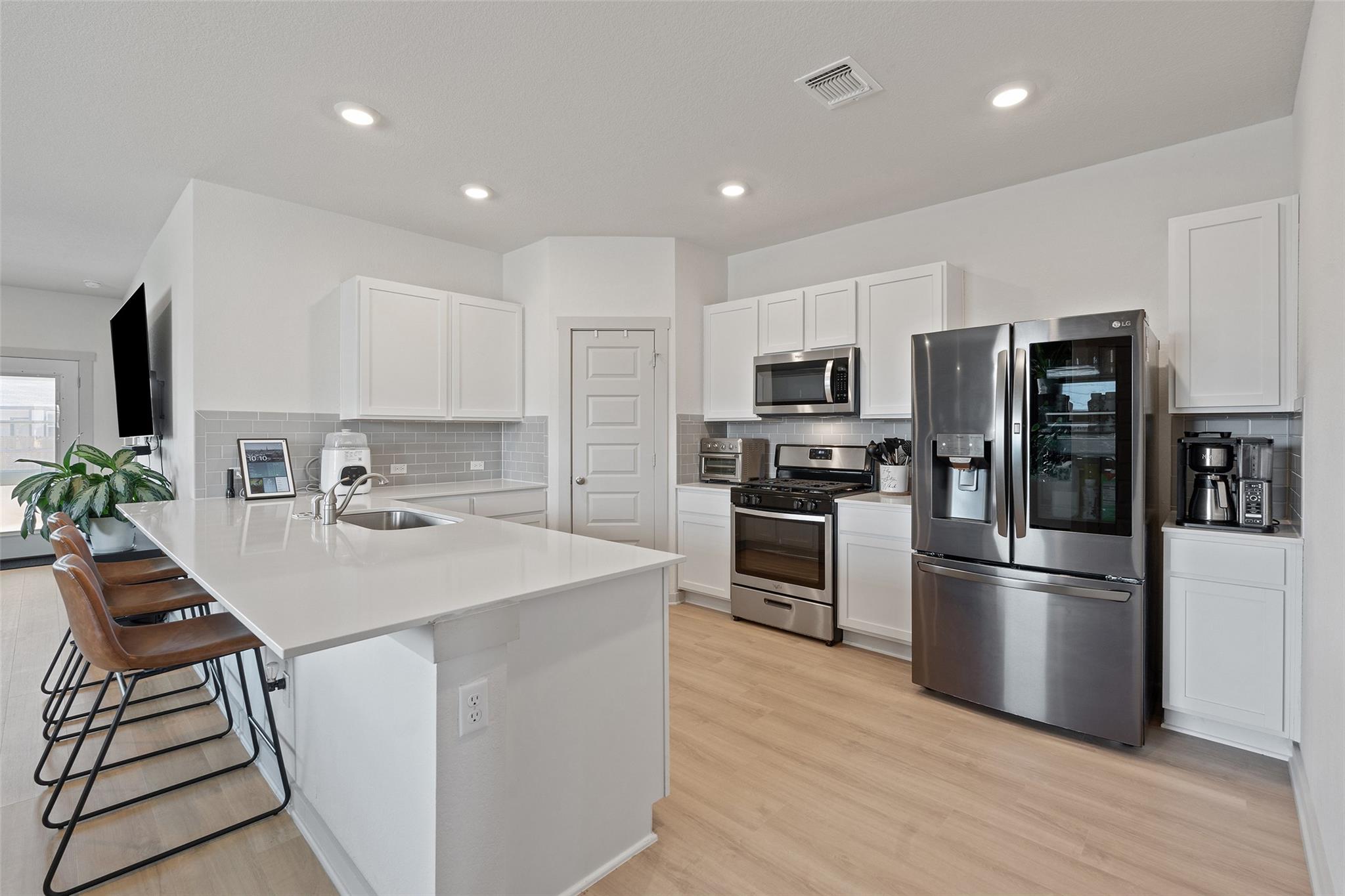 228 Greens Bayou Trl Property Photo 3