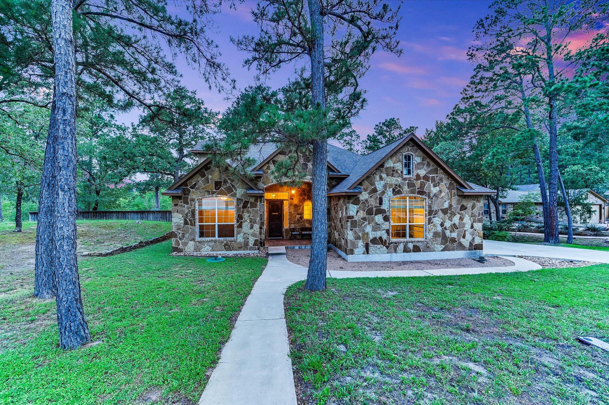 344 Tahitian Dr Property Photo 1