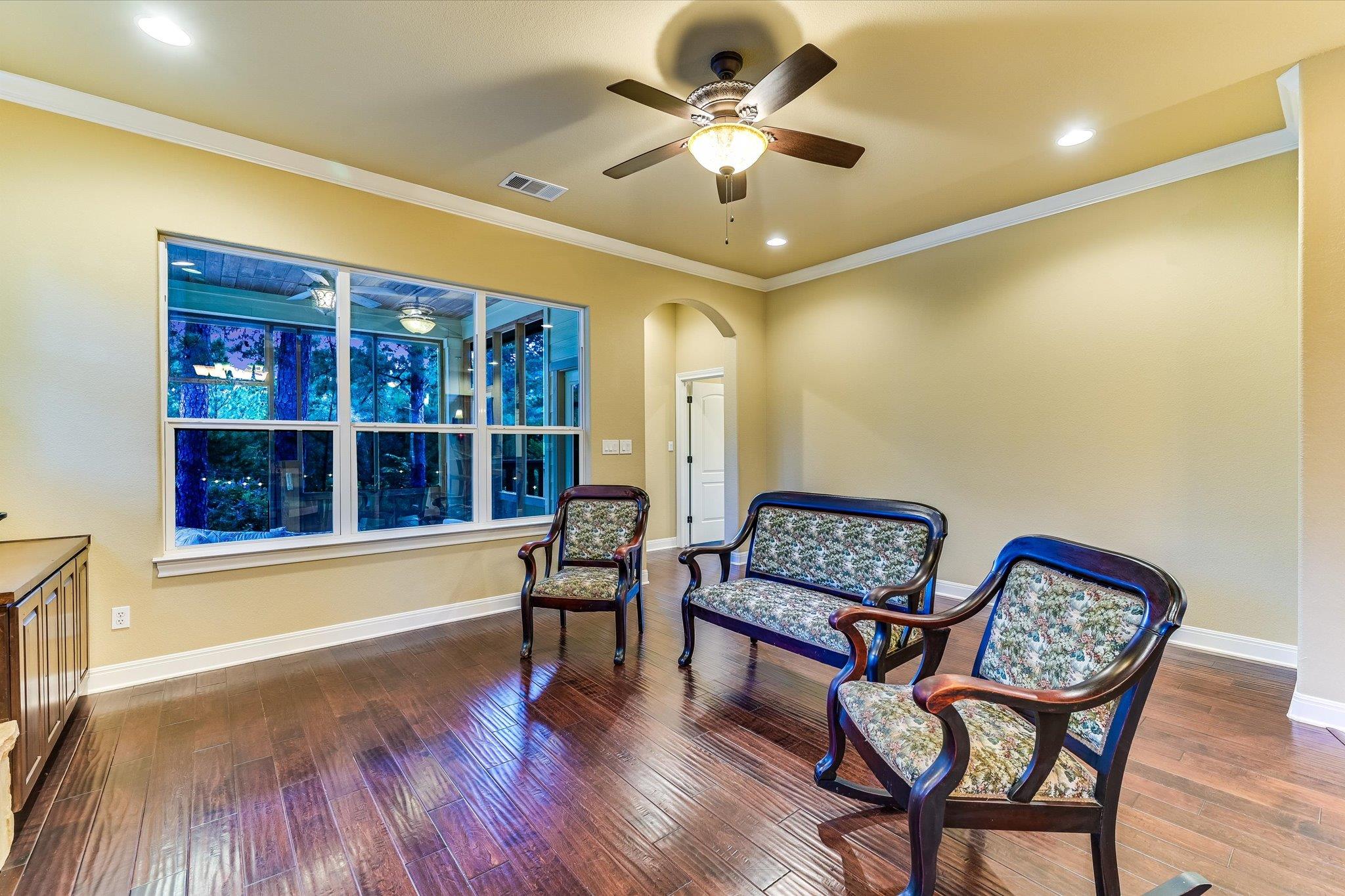344 Tahitian Dr Property Photo 6