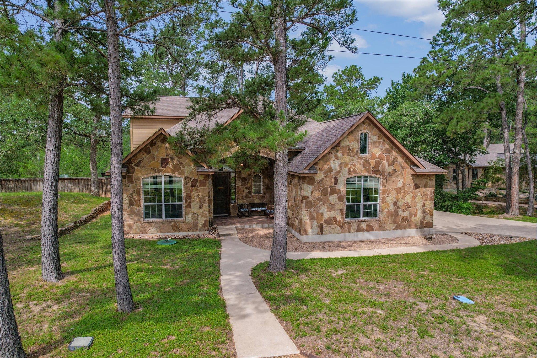 344 Tahitian Dr Property Photo 40