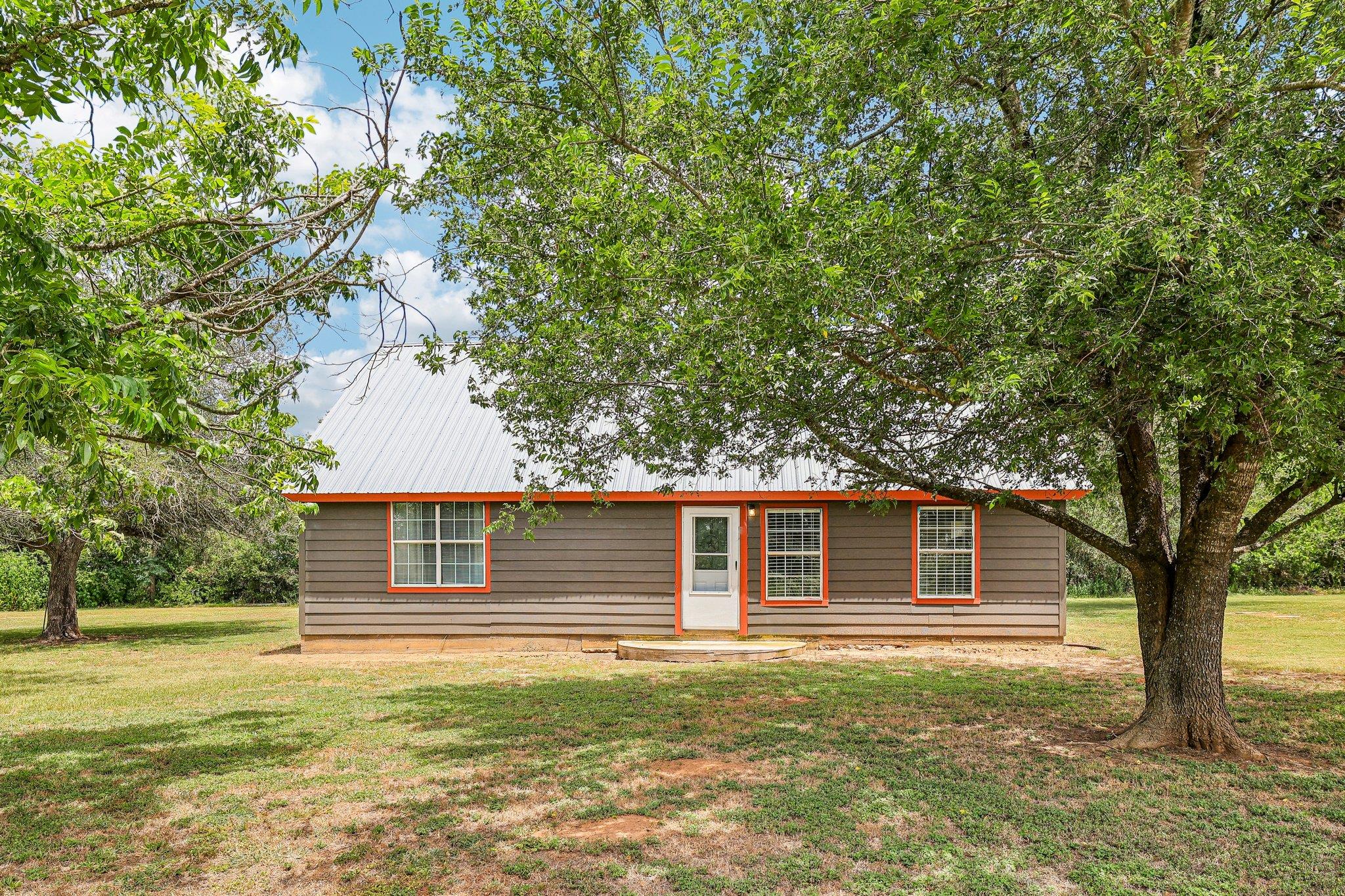 122 Dodd Preston Rd Property Photo 1