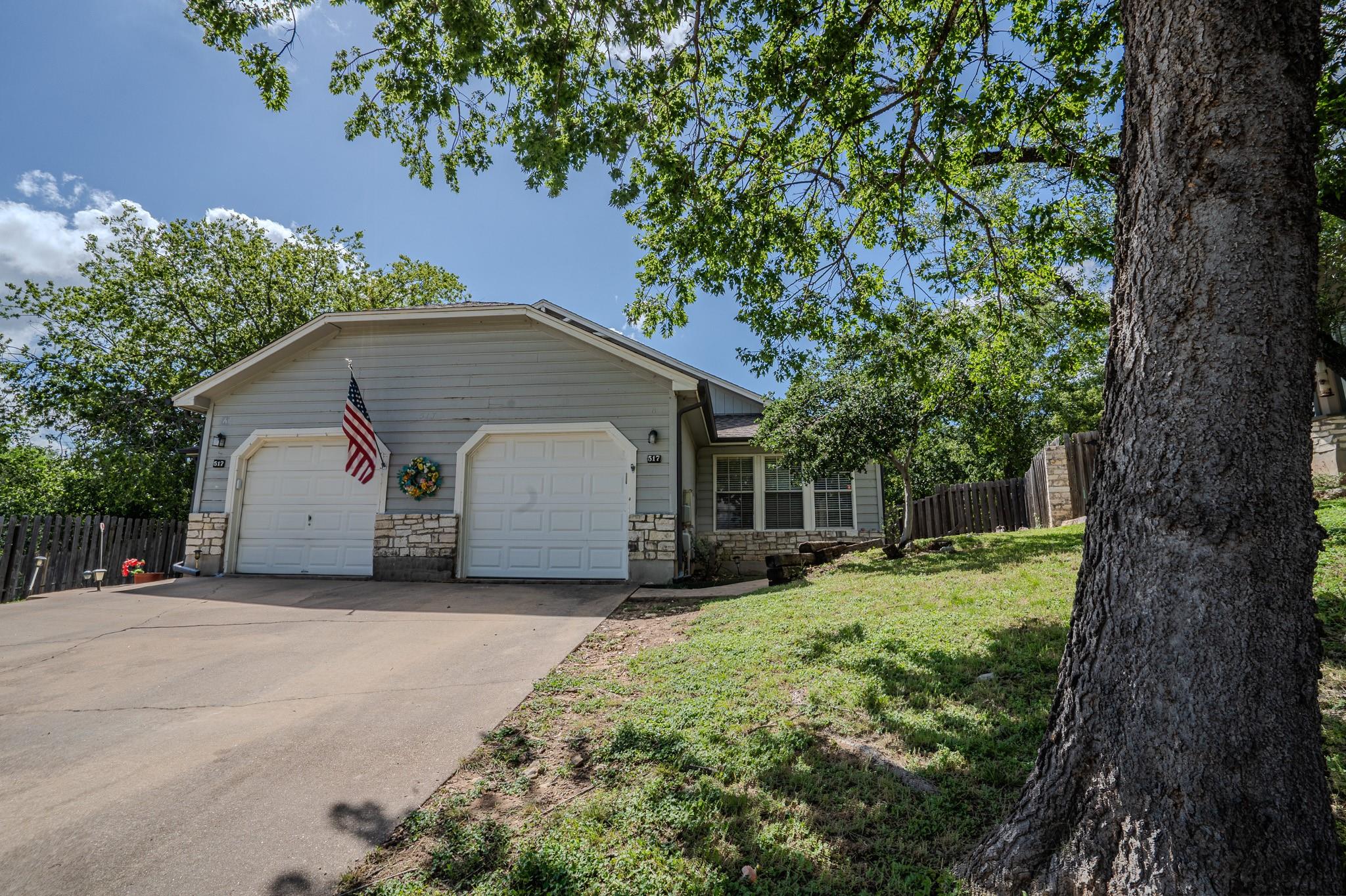 517 Cutty Trl #b Property Photo 1