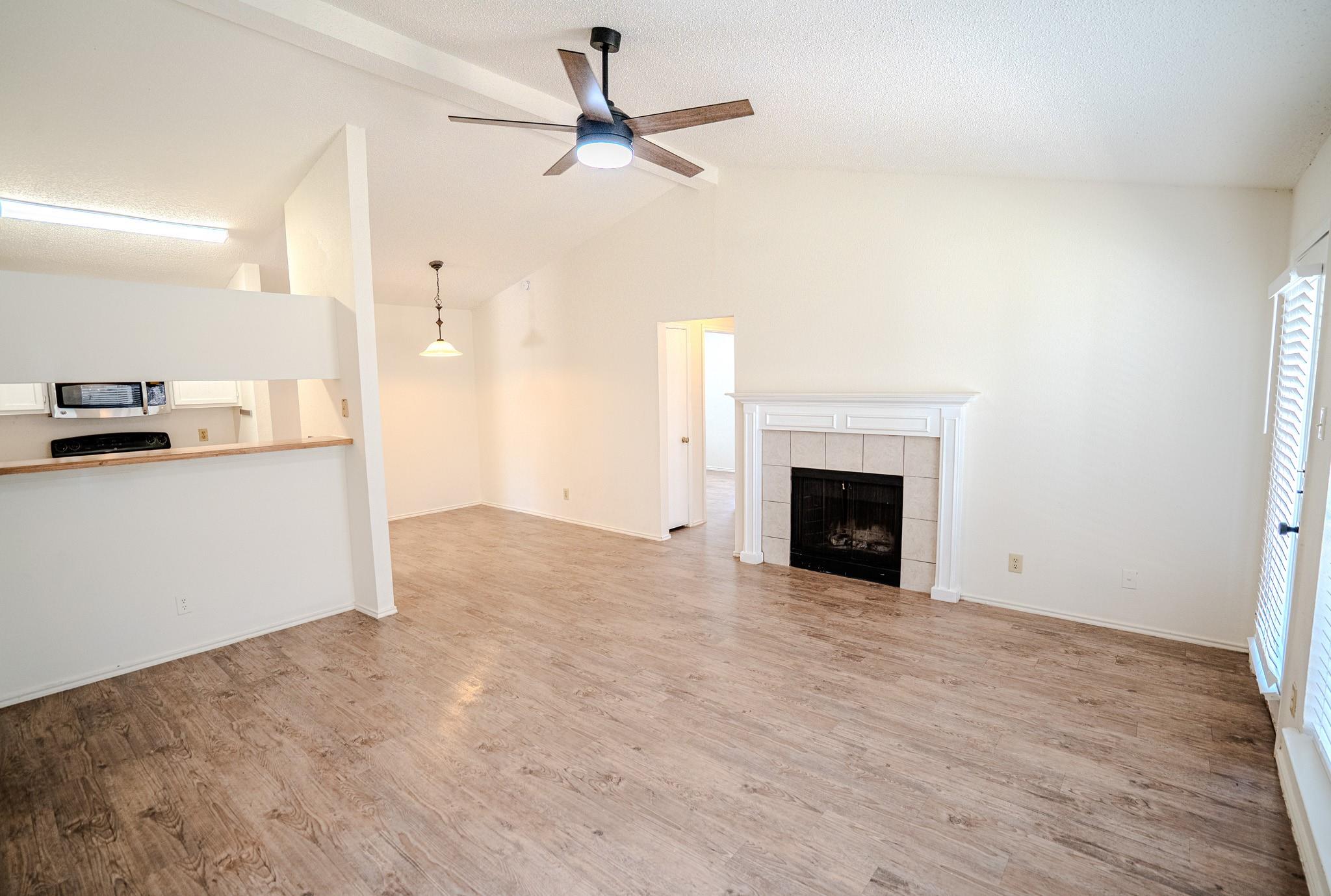 517 Cutty Trl #b Property Photo 2