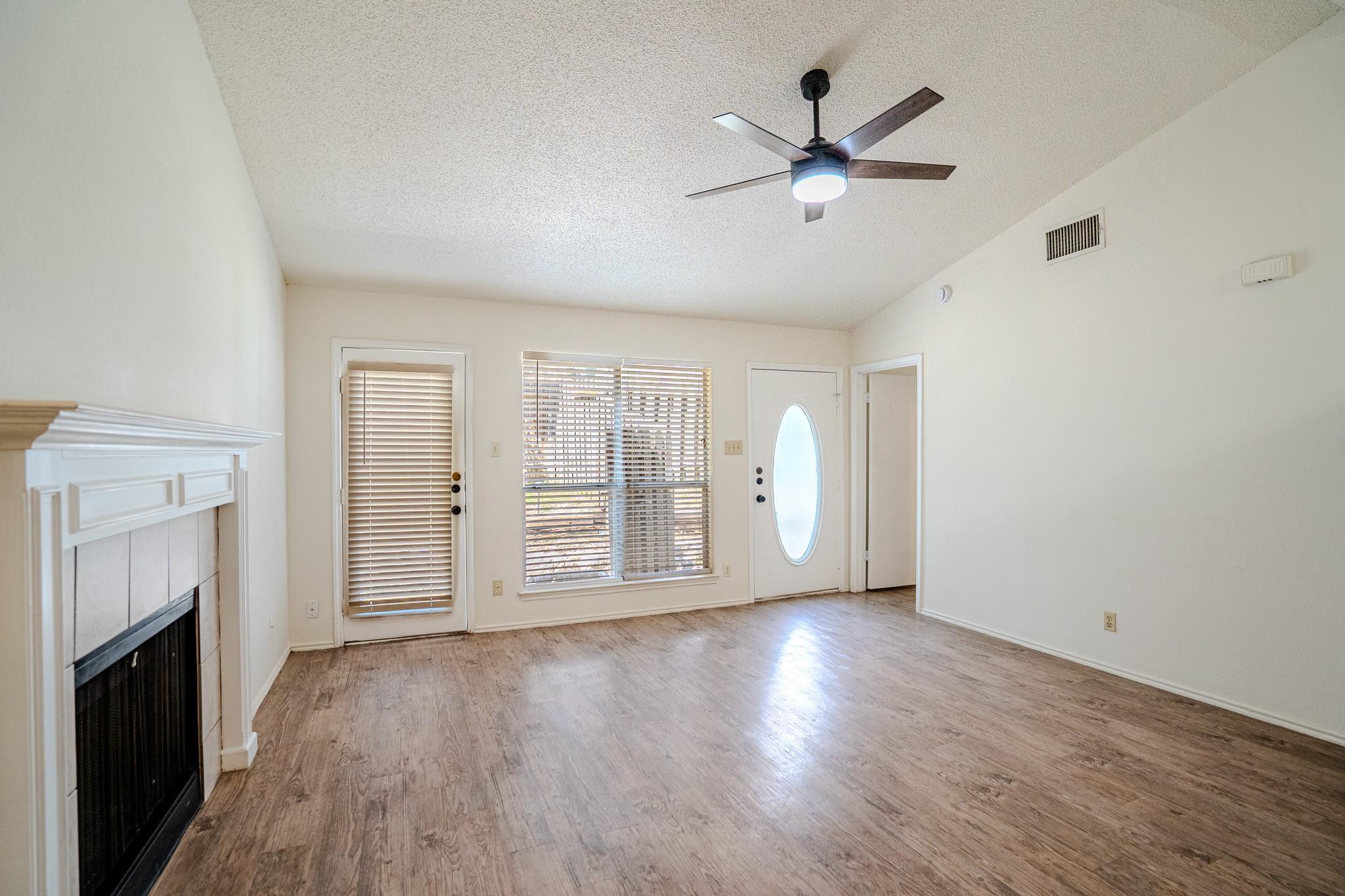 517 Cutty Trl #b Property Photo 3