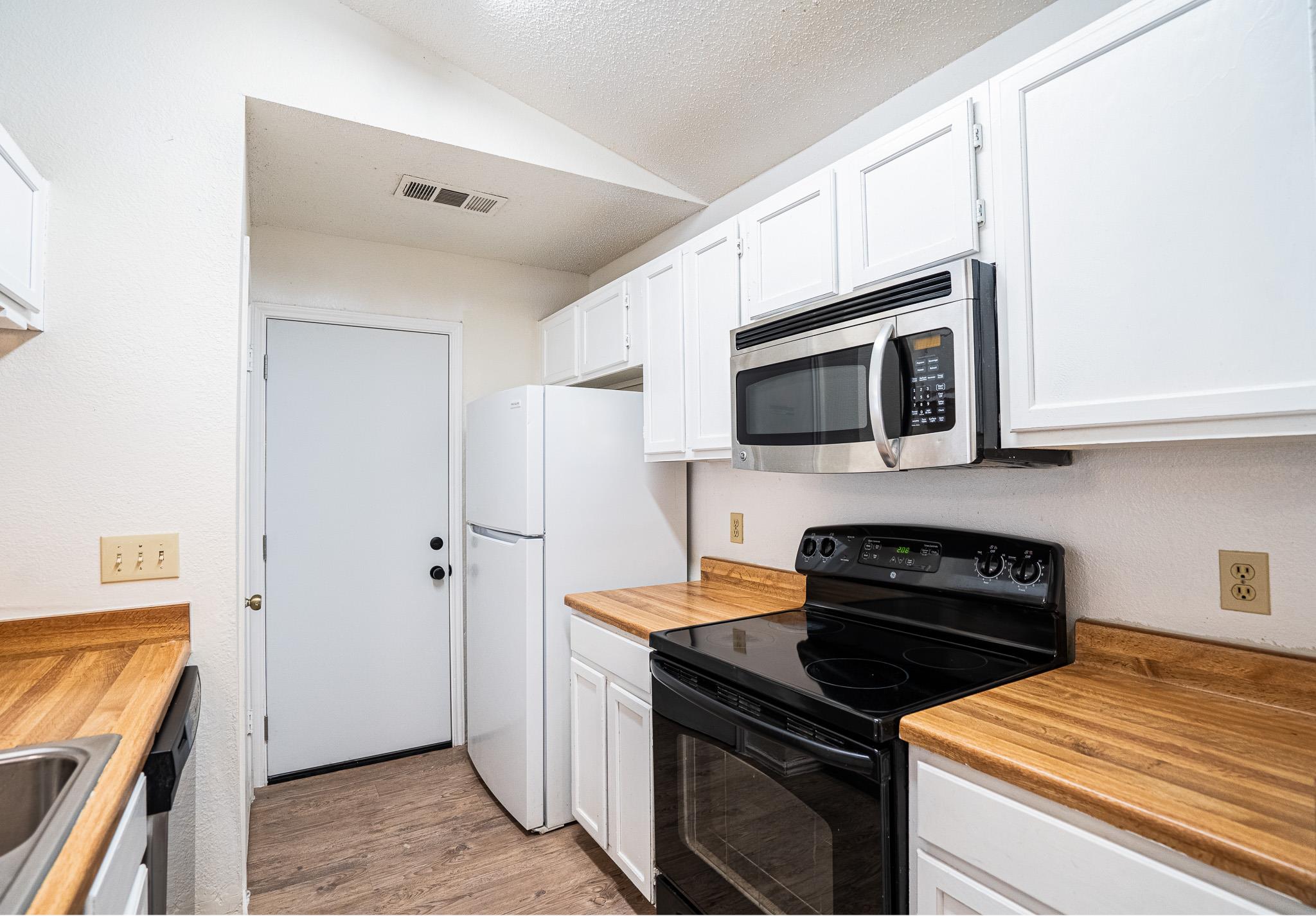 517 Cutty Trl #b Property Photo 4