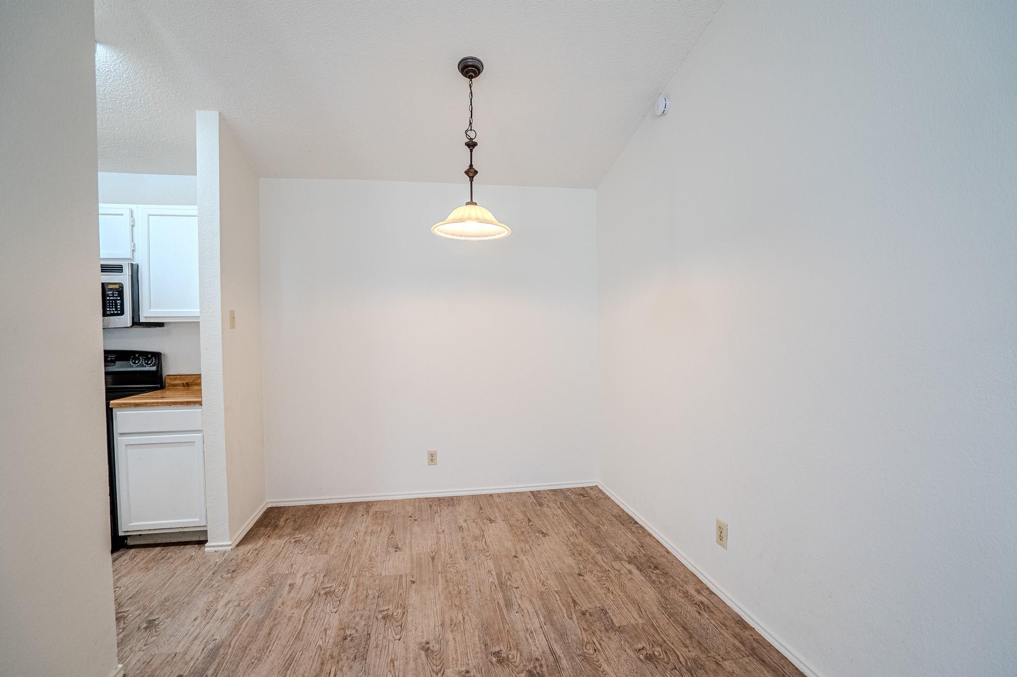 517 Cutty Trl #b Property Photo 5