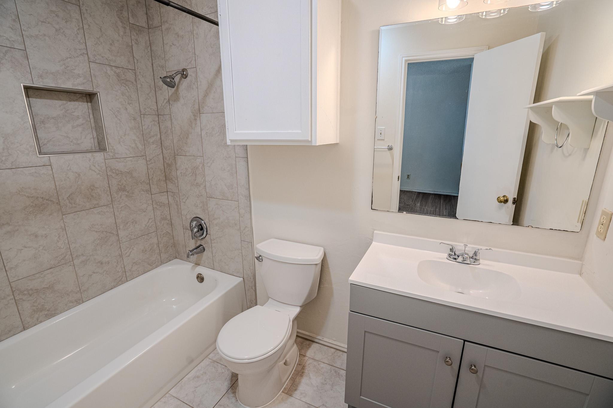 517 Cutty Trl #b Property Photo 8