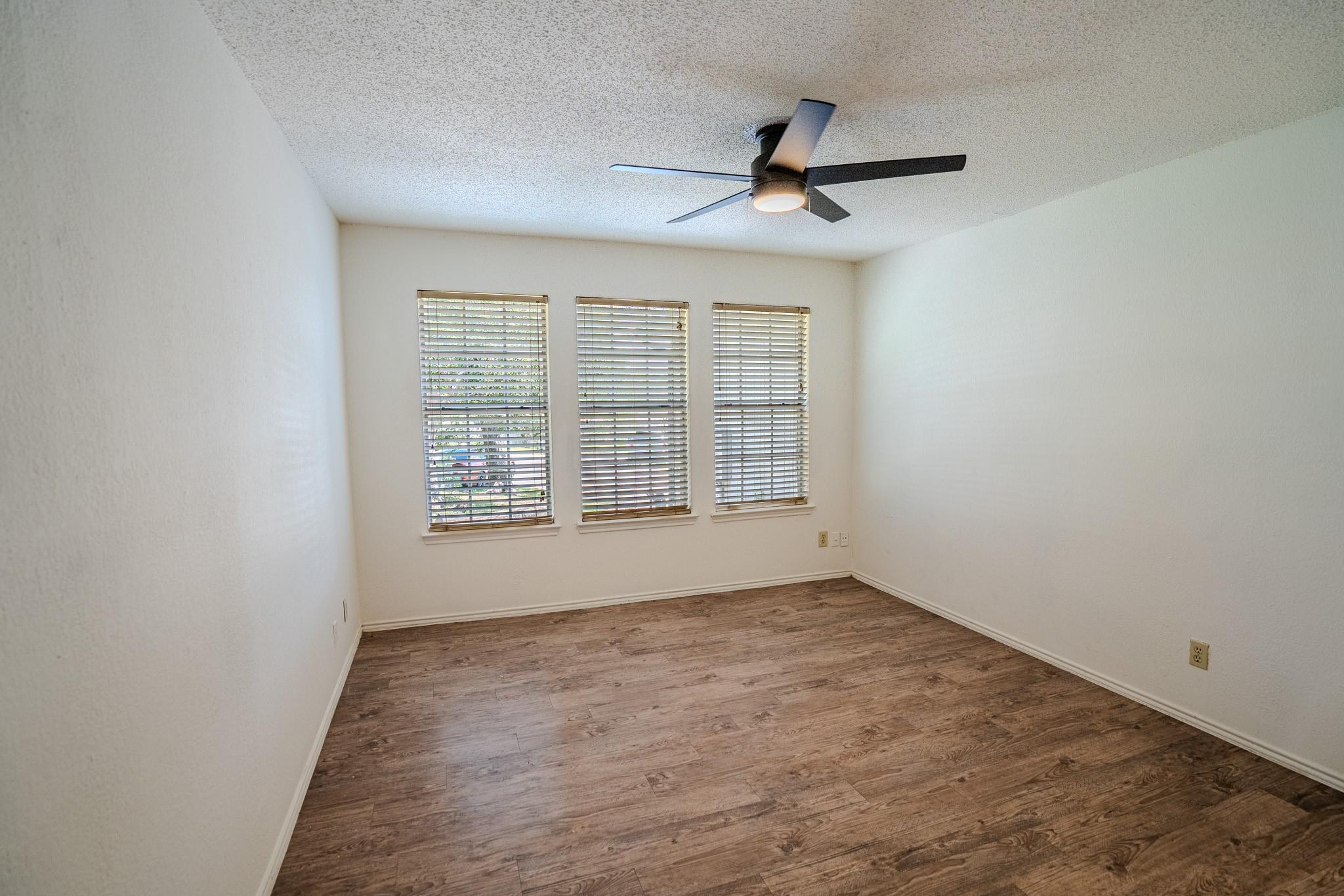 517 Cutty Trl #b Property Photo 11