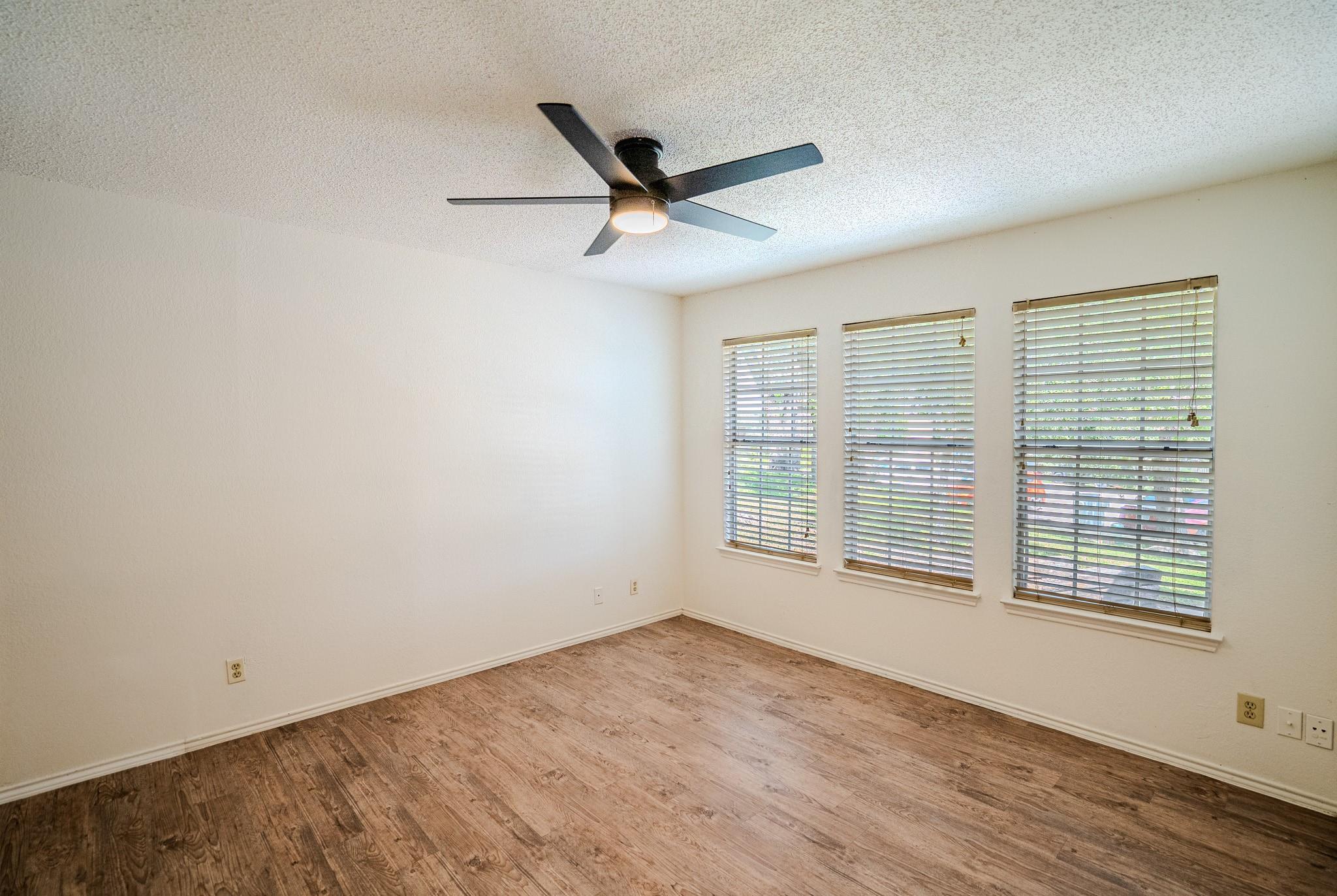 517 Cutty Trl #b Property Photo 12