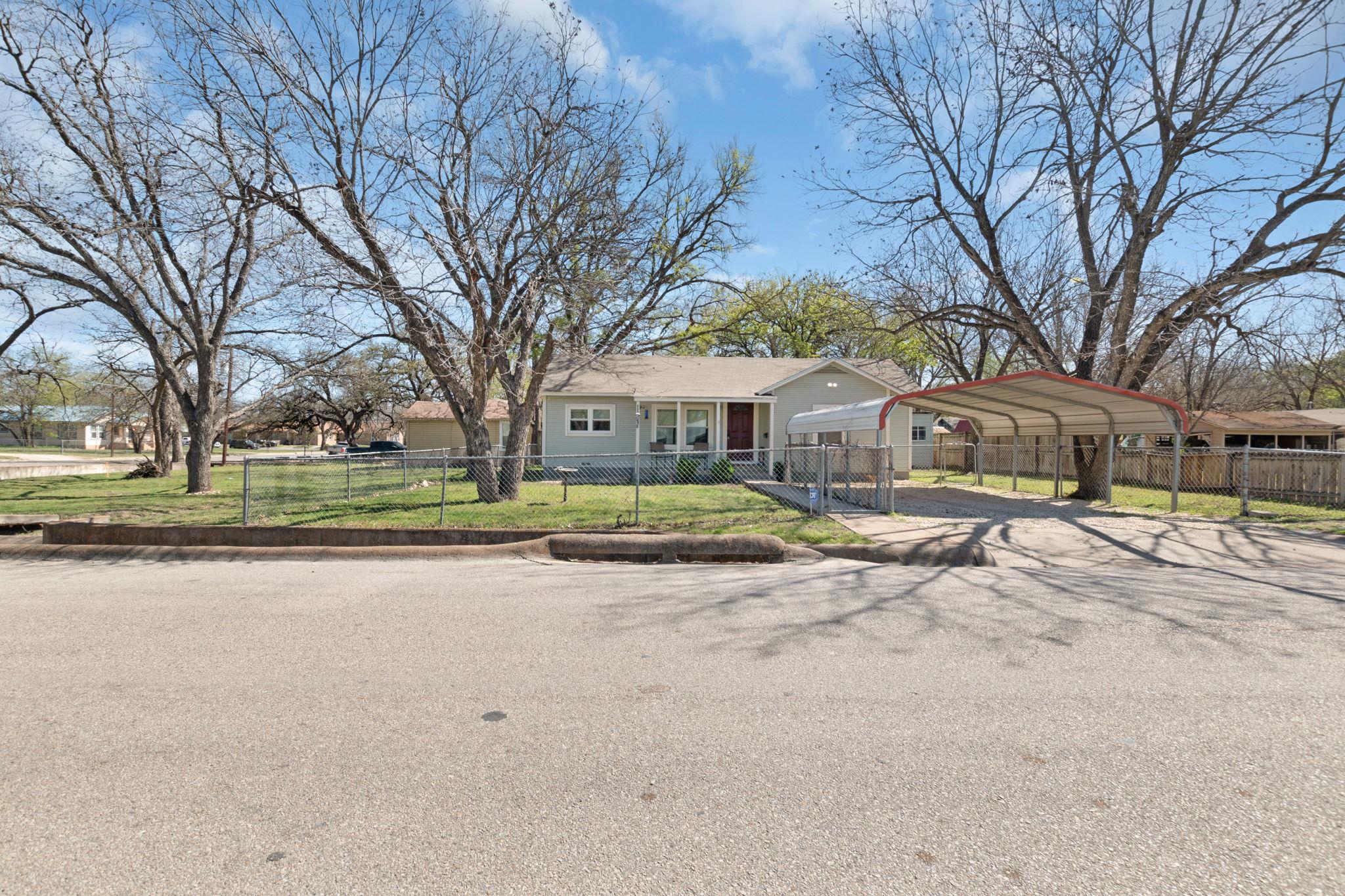 404 W Avenue B Property Photo