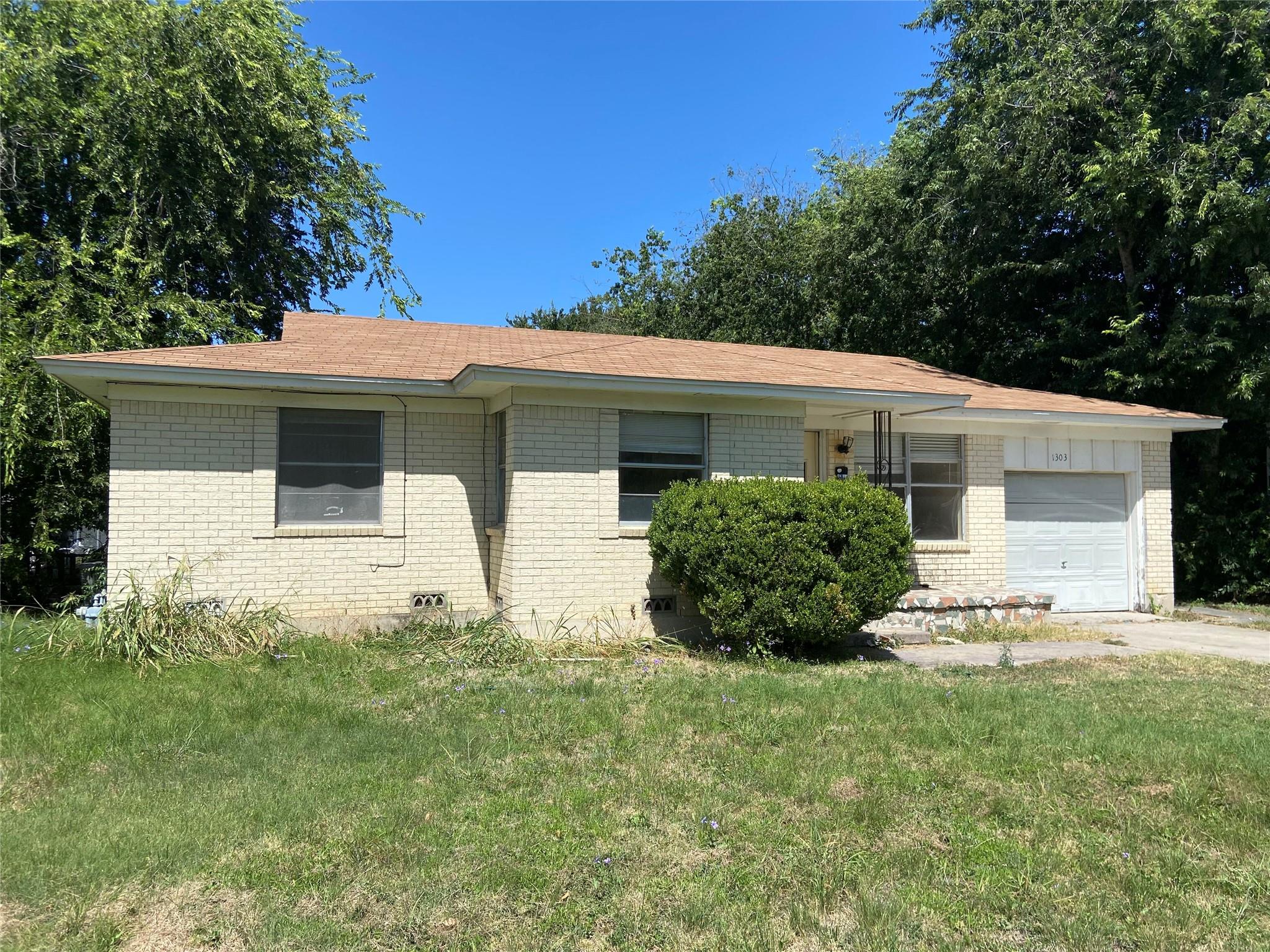 1303 Connell Dr Property Photo 1