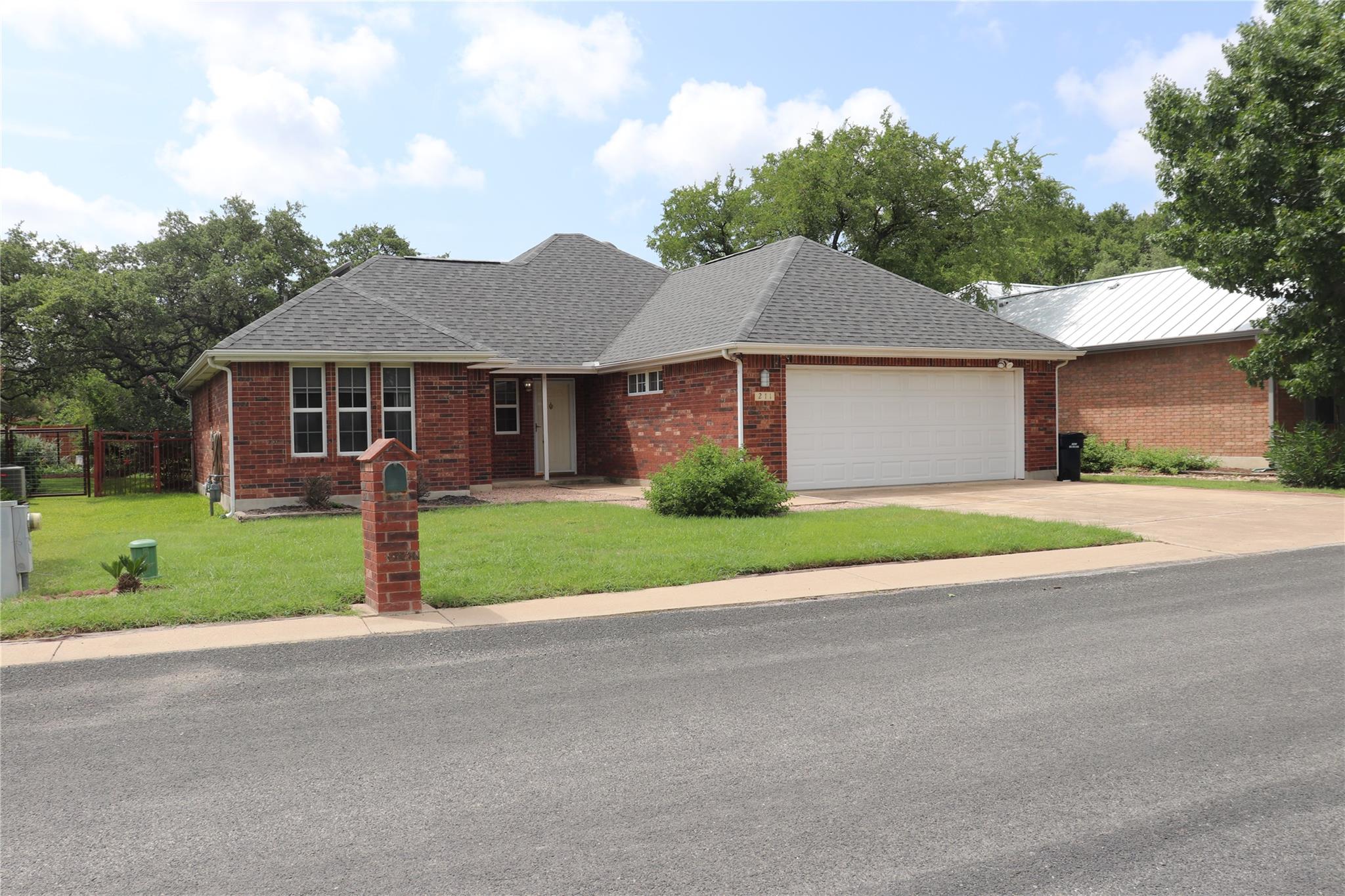 211 Fox Xing Property Photo 2