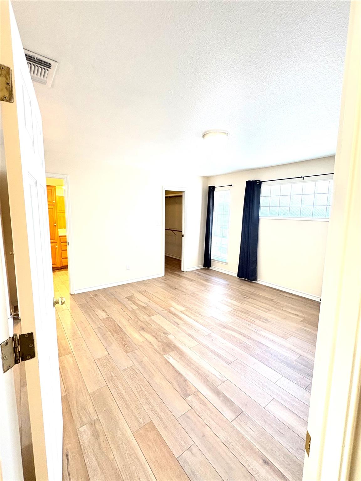 211 Fox Xing Property Photo 6