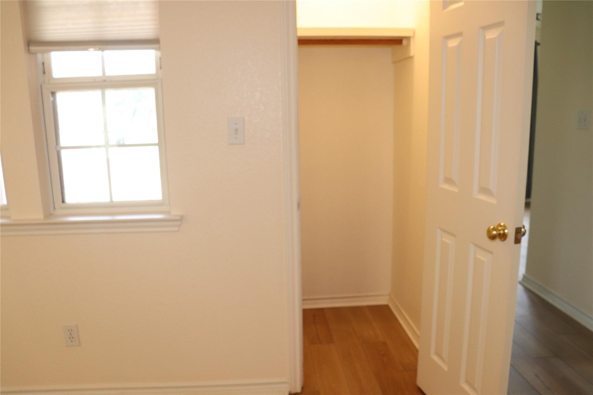 211 Fox Xing Property Photo 9