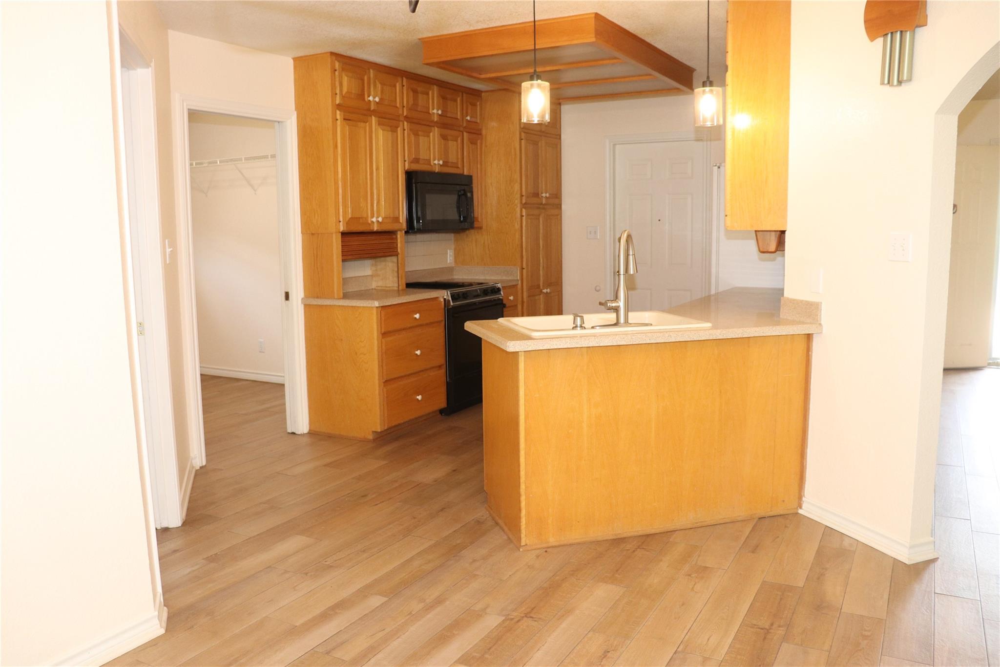 211 Fox Xing Property Photo 12