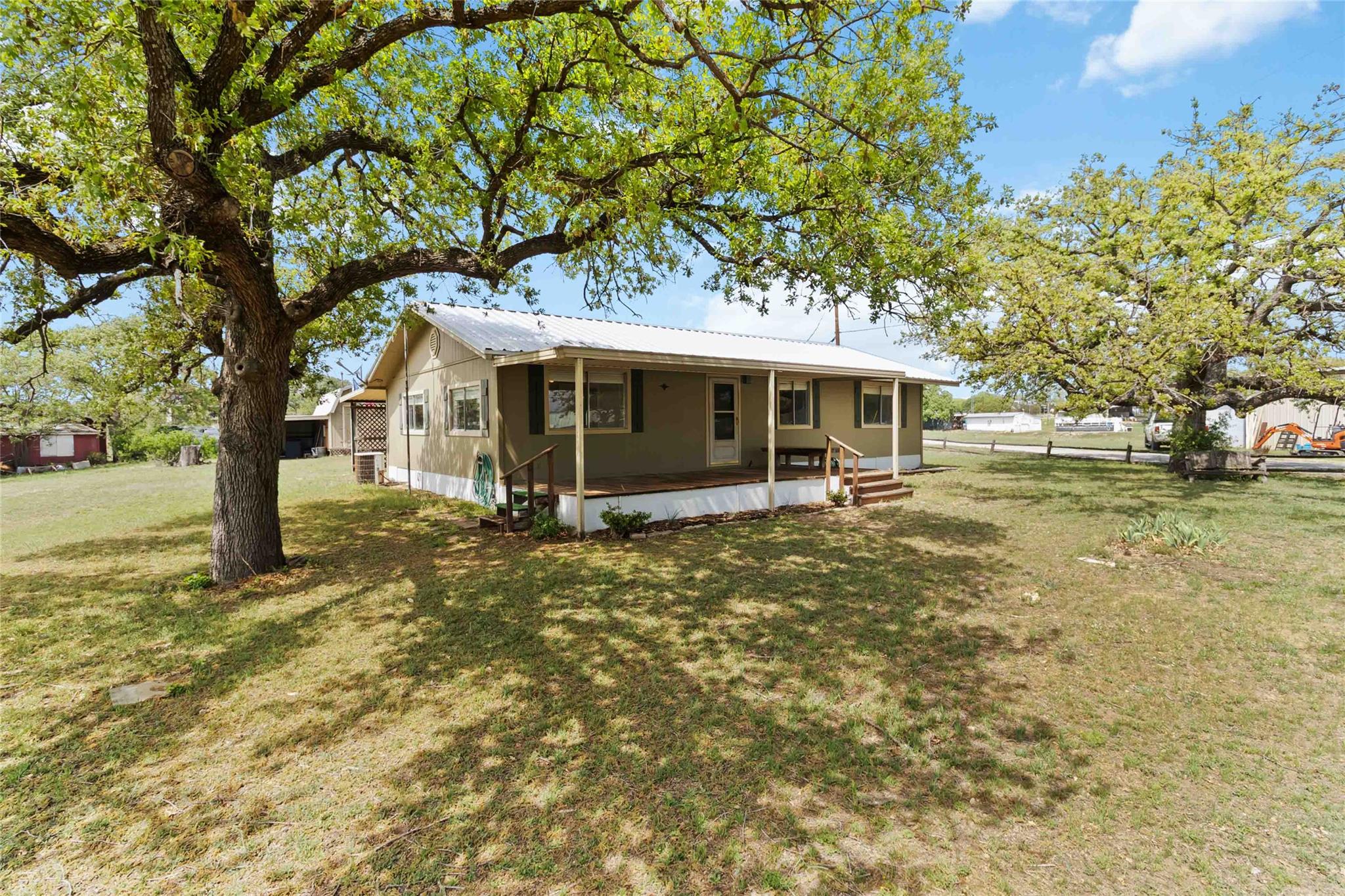 1515 Bee Ln Property Photo