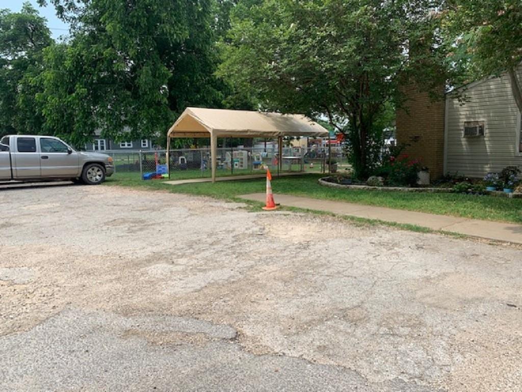 609 Hale St Property Photo 12