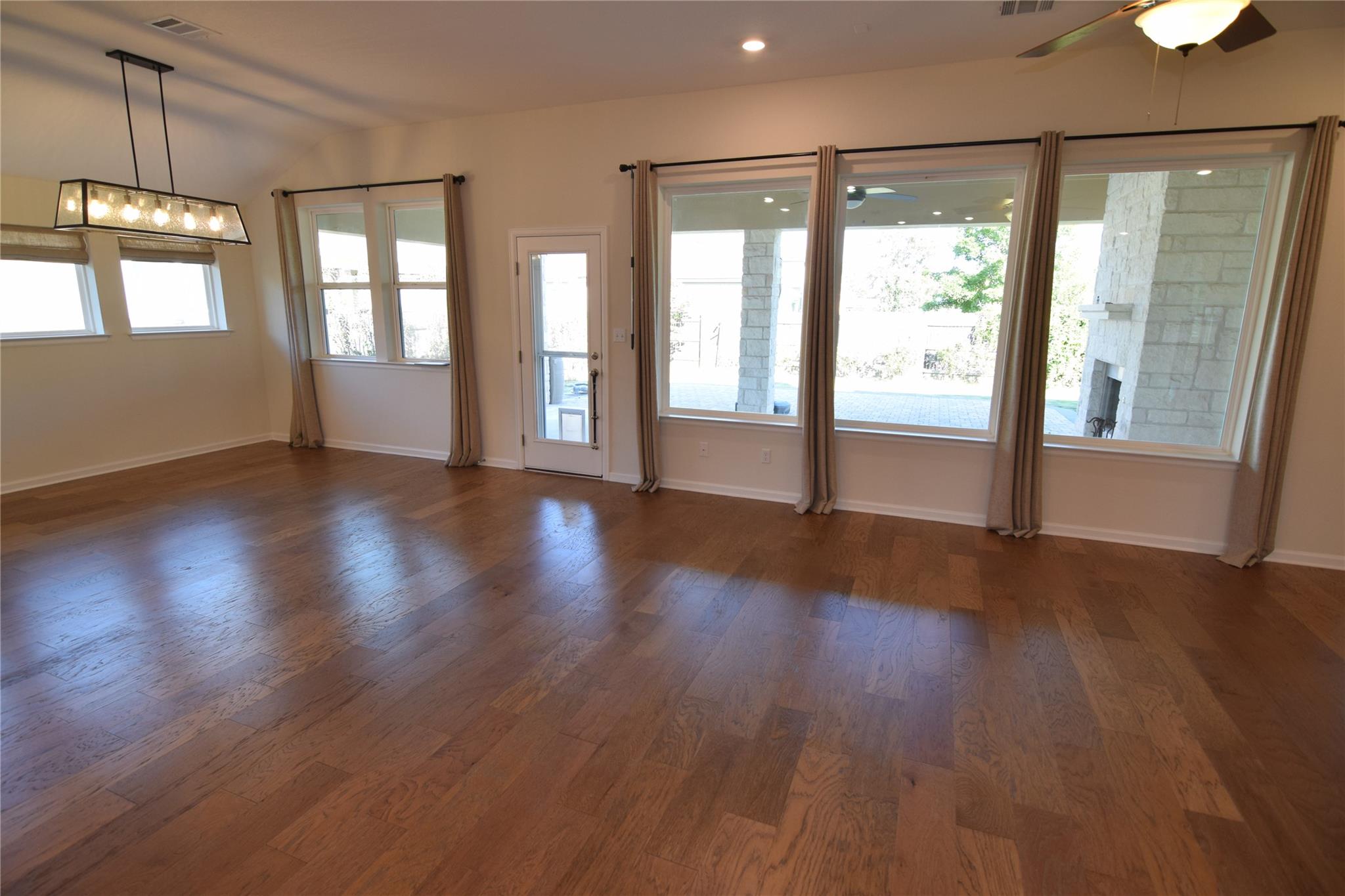 1060 Olympic Ln Property Photo 5