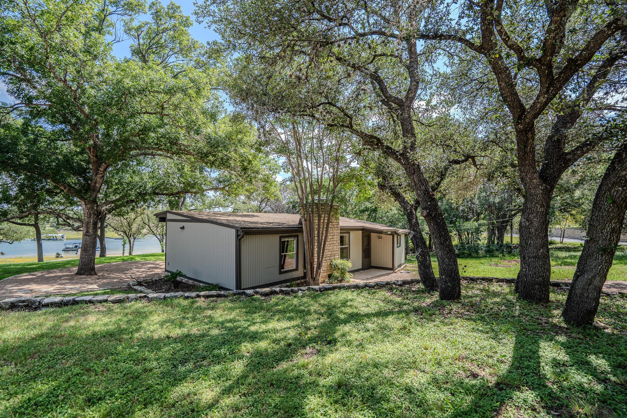 16013 Edwards Dr Property Photo 1