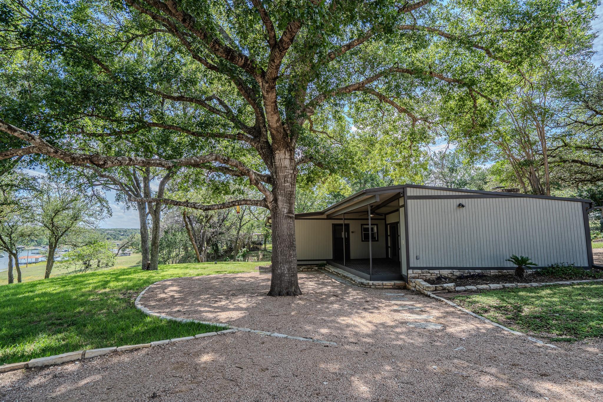 16013 Edwards Dr Property Photo 2