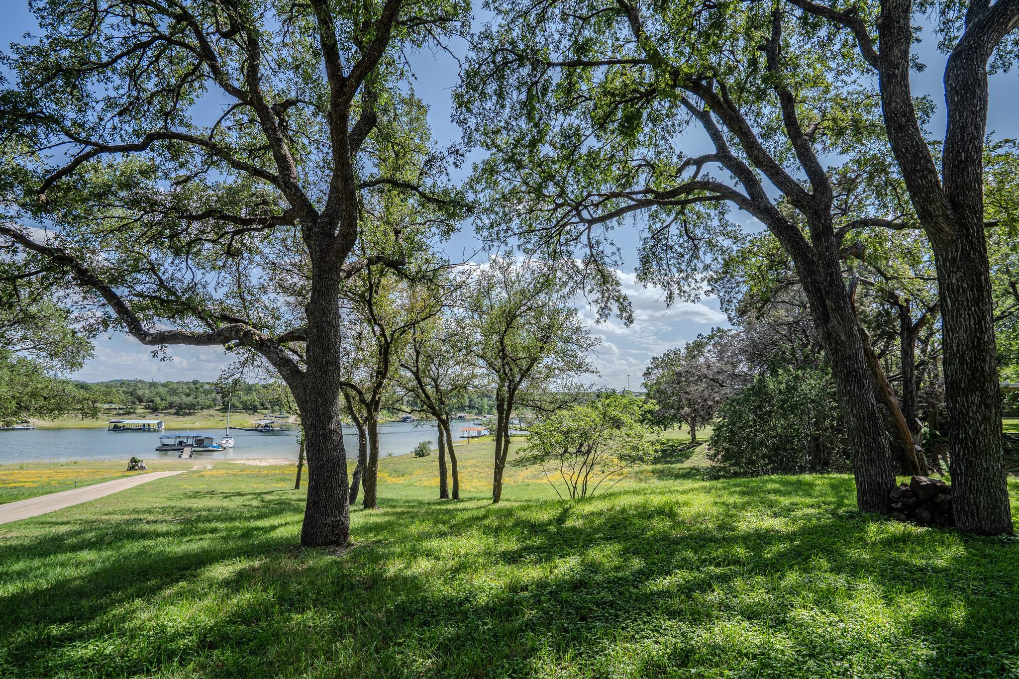 16013 Edwards Dr Property Photo 3