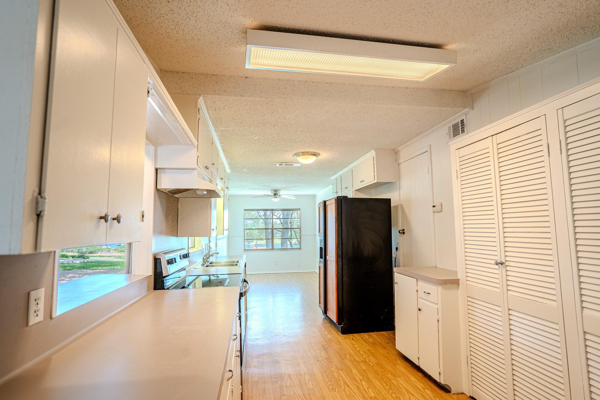 16013 Edwards Dr Property Photo 8