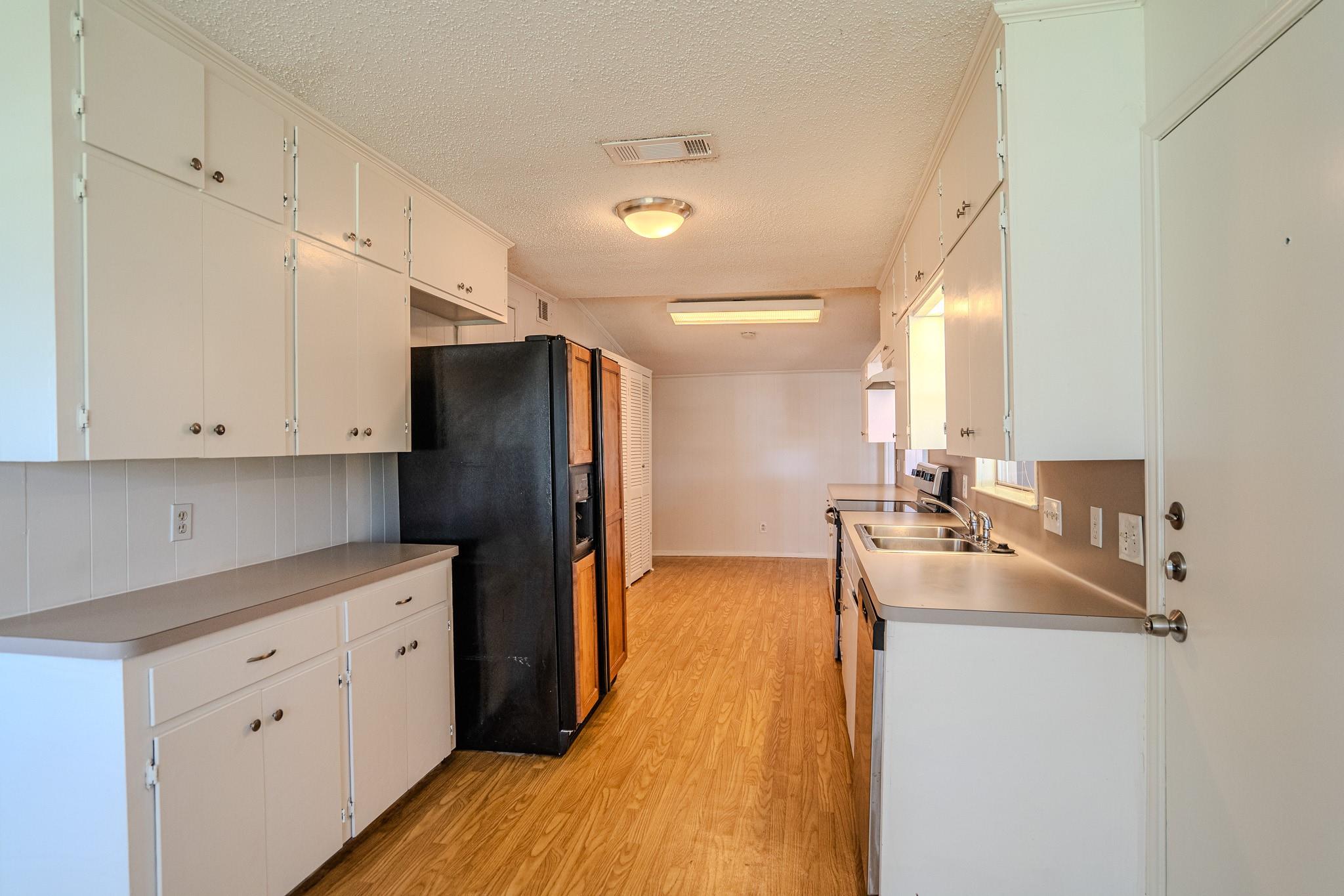 16013 Edwards Dr Property Photo 9