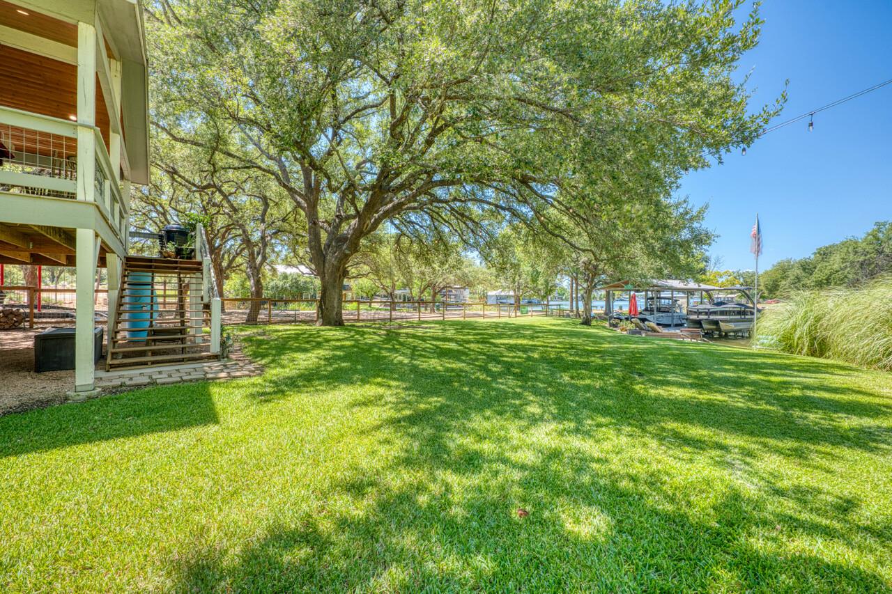 1001 Shorewood Dr Property Photo 3