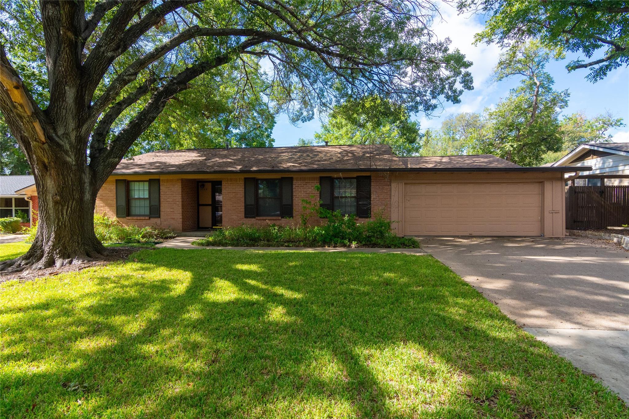 3109 Pinecrest Dr Property Photo 1