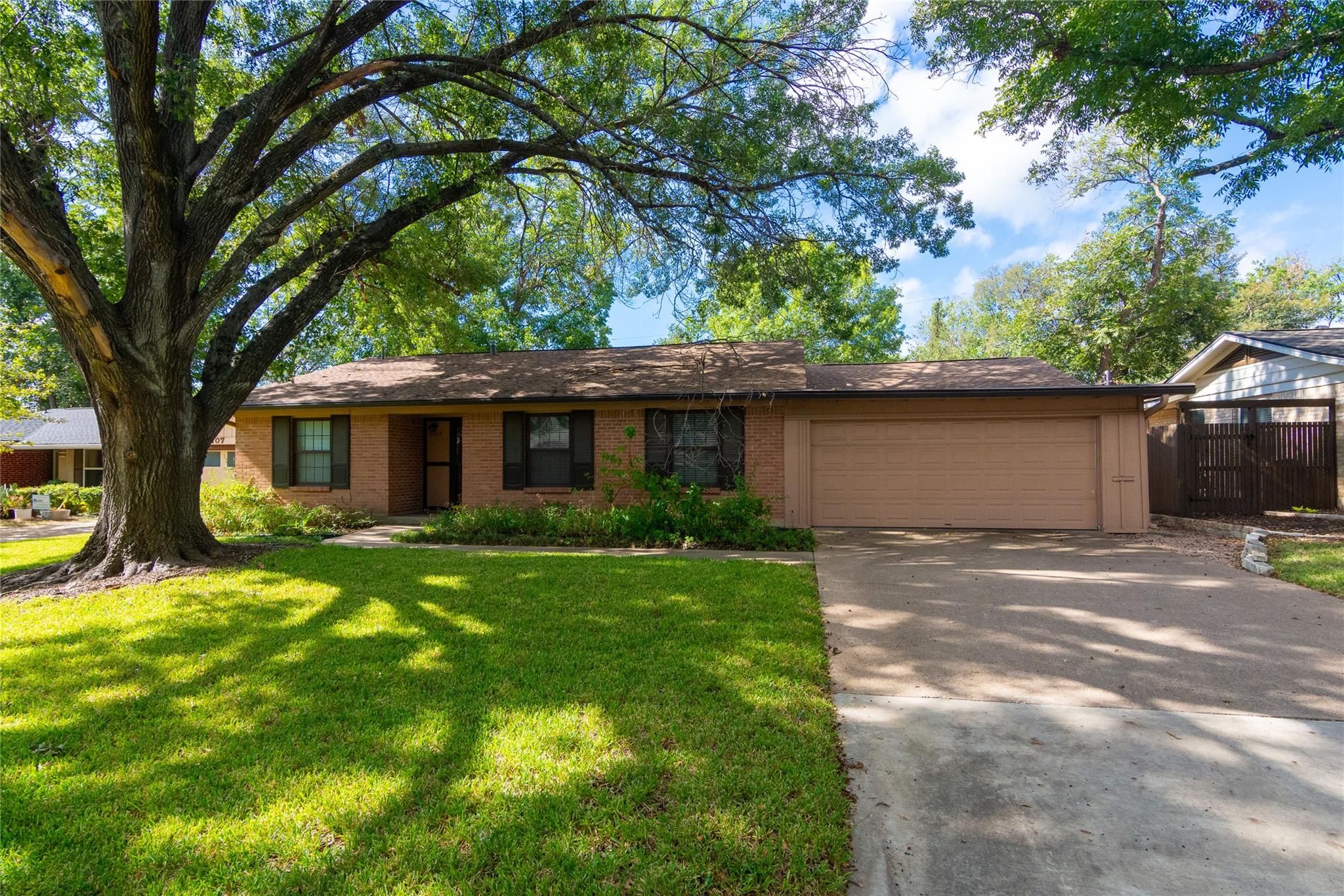 3109 Pinecrest Dr Property Photo 2