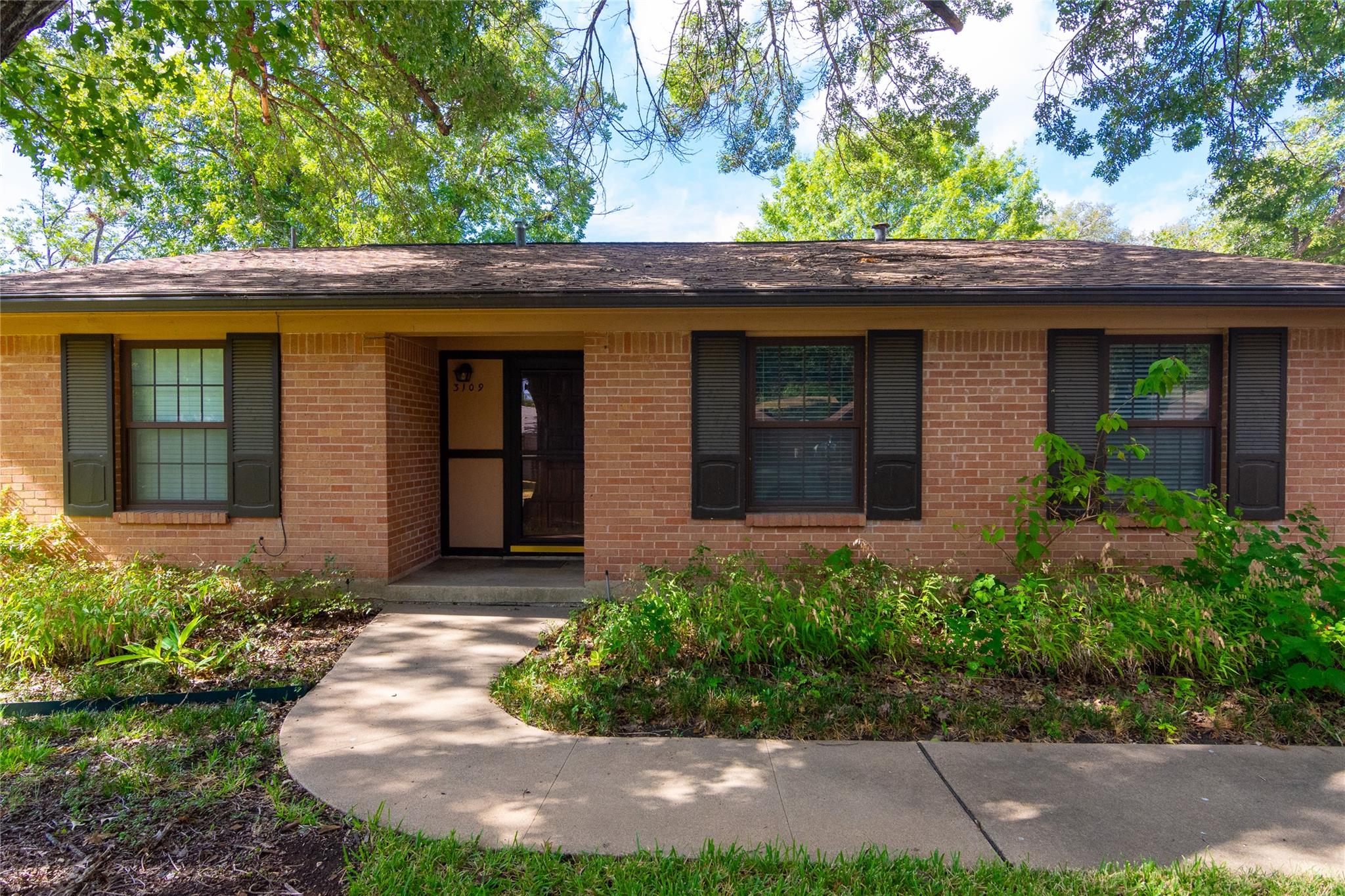 3109 Pinecrest Dr Property Photo 3