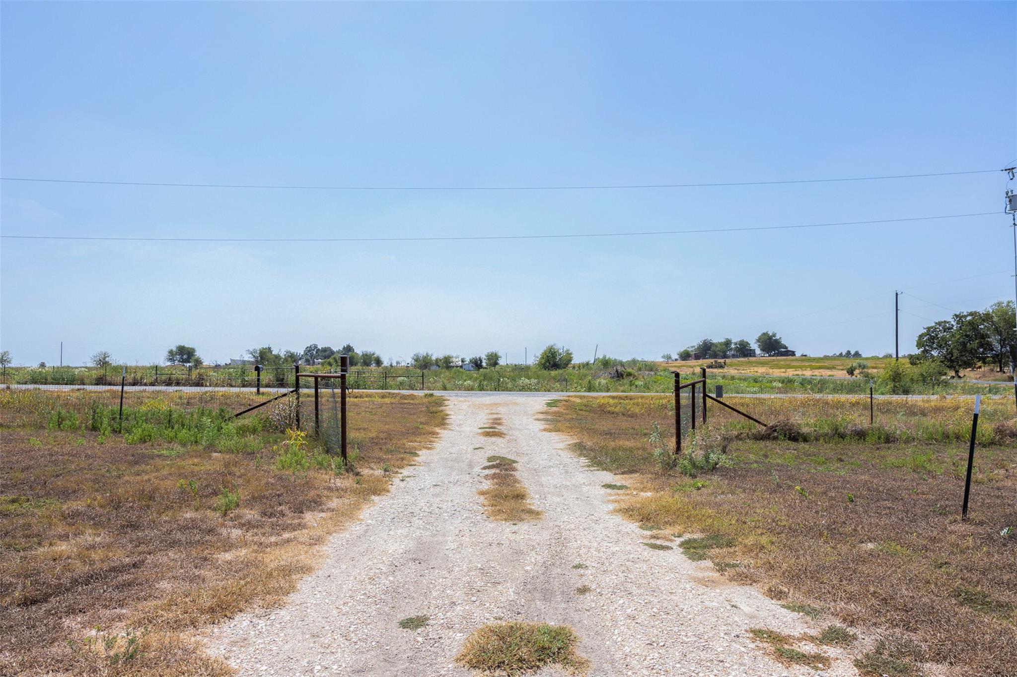 105 Cr 423 None Property Photo 2