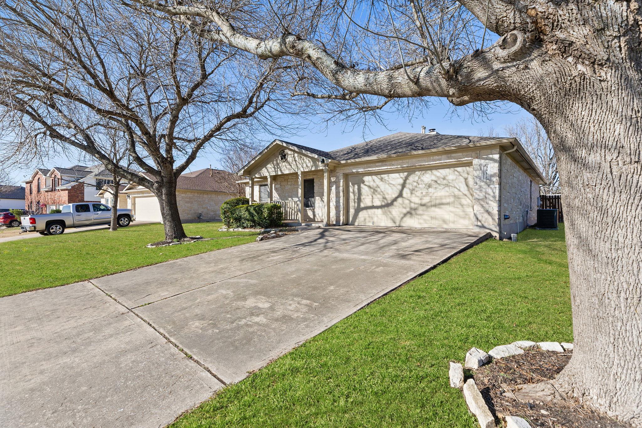 3812 Eagles Nest St Property Photo 3